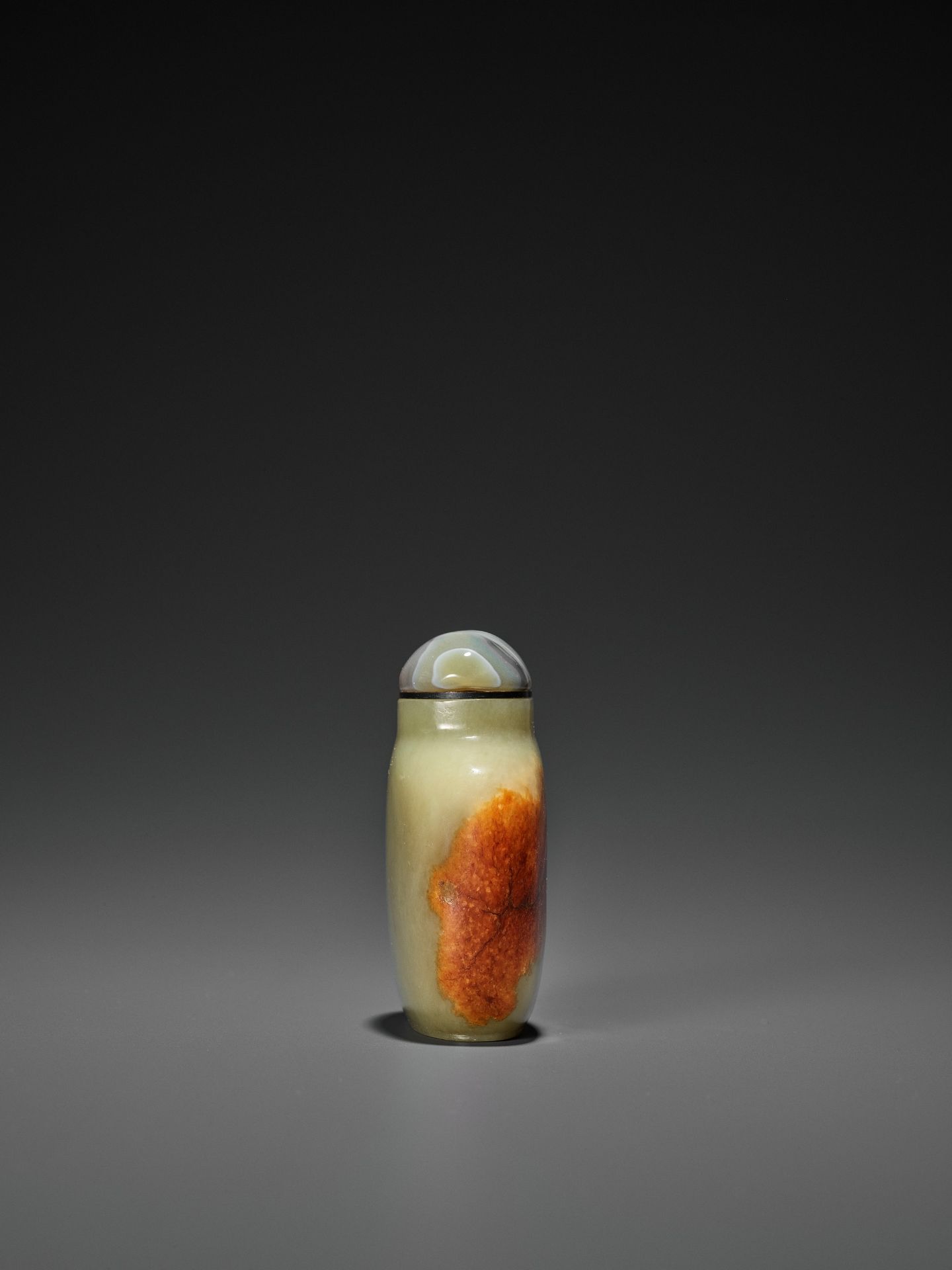 A LARGE YELLOW AND RUSSET JADE SNUFF BOTTLE, QING DYNASTY - Bild 3 aus 7