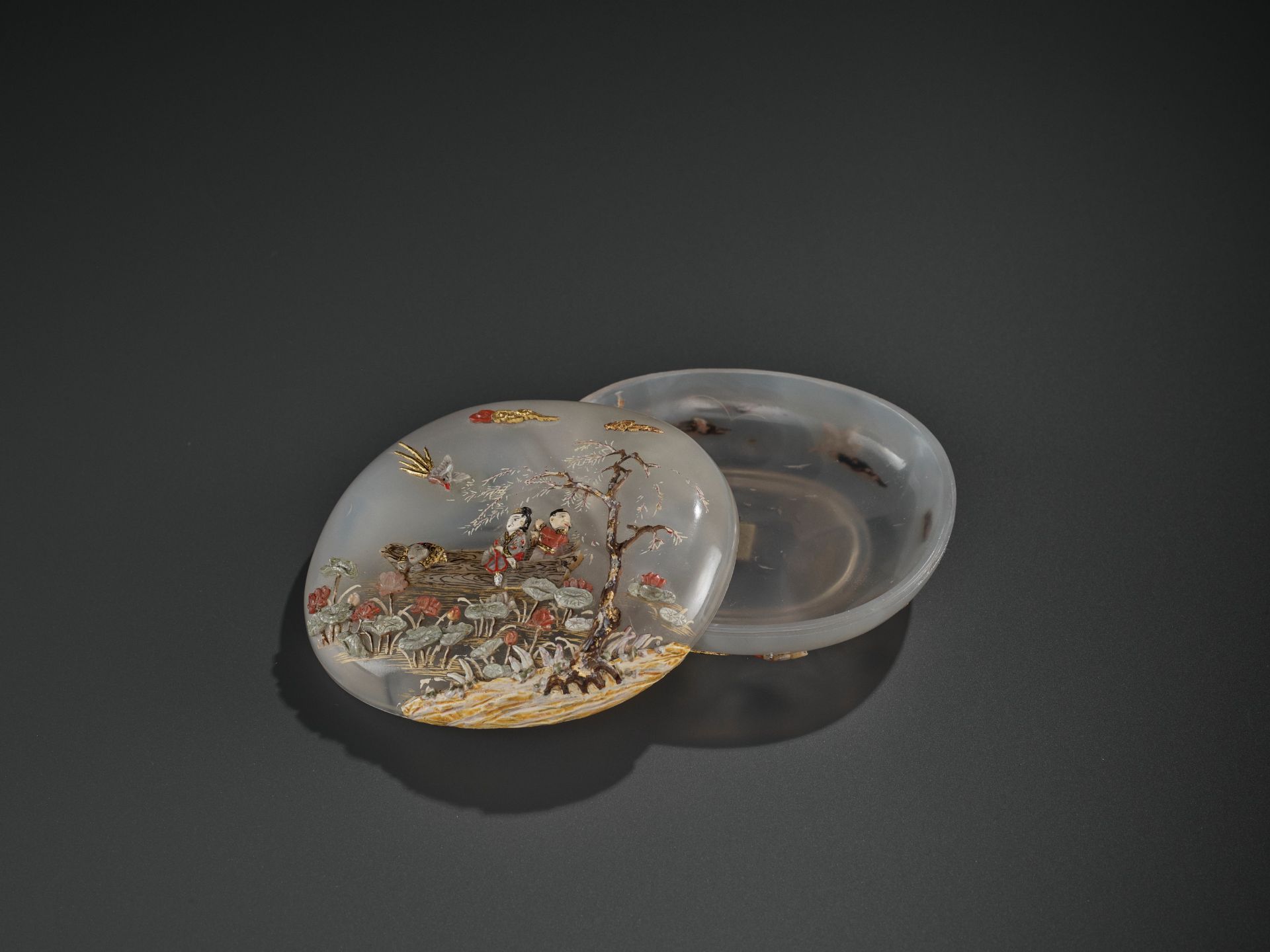 AN EMBELLISHED 'PICKING LOTUS' AGATE BOX, QING DYNASTY