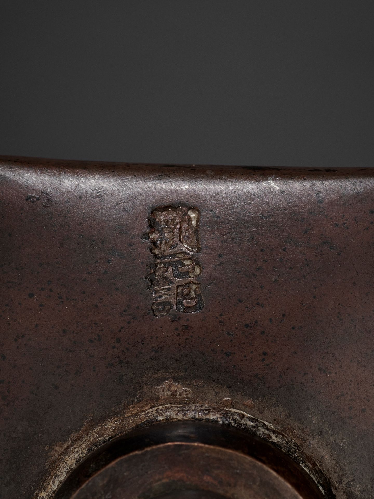 A JADE OPIUM PIPE, QING DYNASTY - Bild 4 aus 6