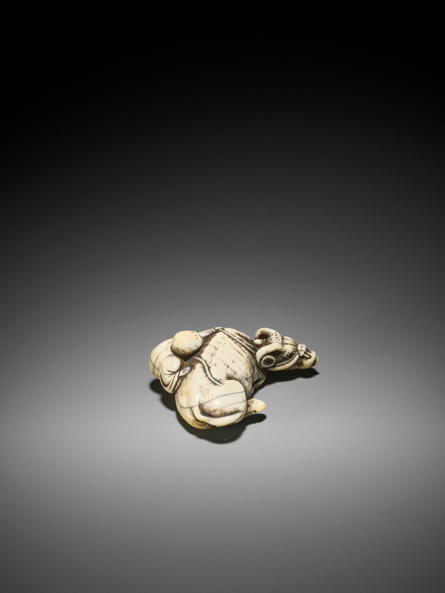 RISUKE GARAKU: AN IVORY NETSUKE OF AN OX AND HERDBOY - Image 8 of 10