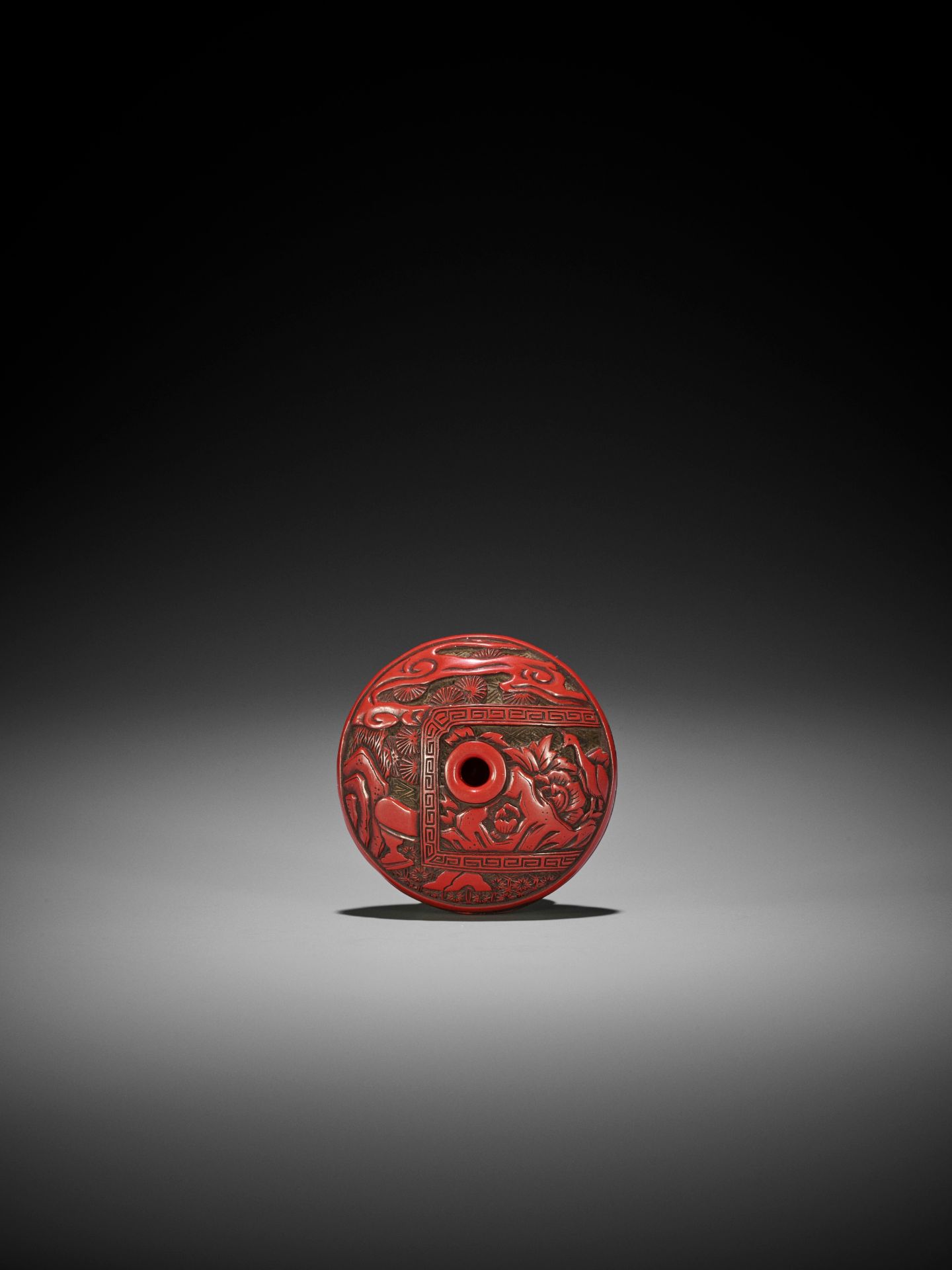 A FINE TSUISHU LACQUER MANJU NETSUKE WITH FEMALE SAGE, BOY AND TSUITATE - Image 2 of 6