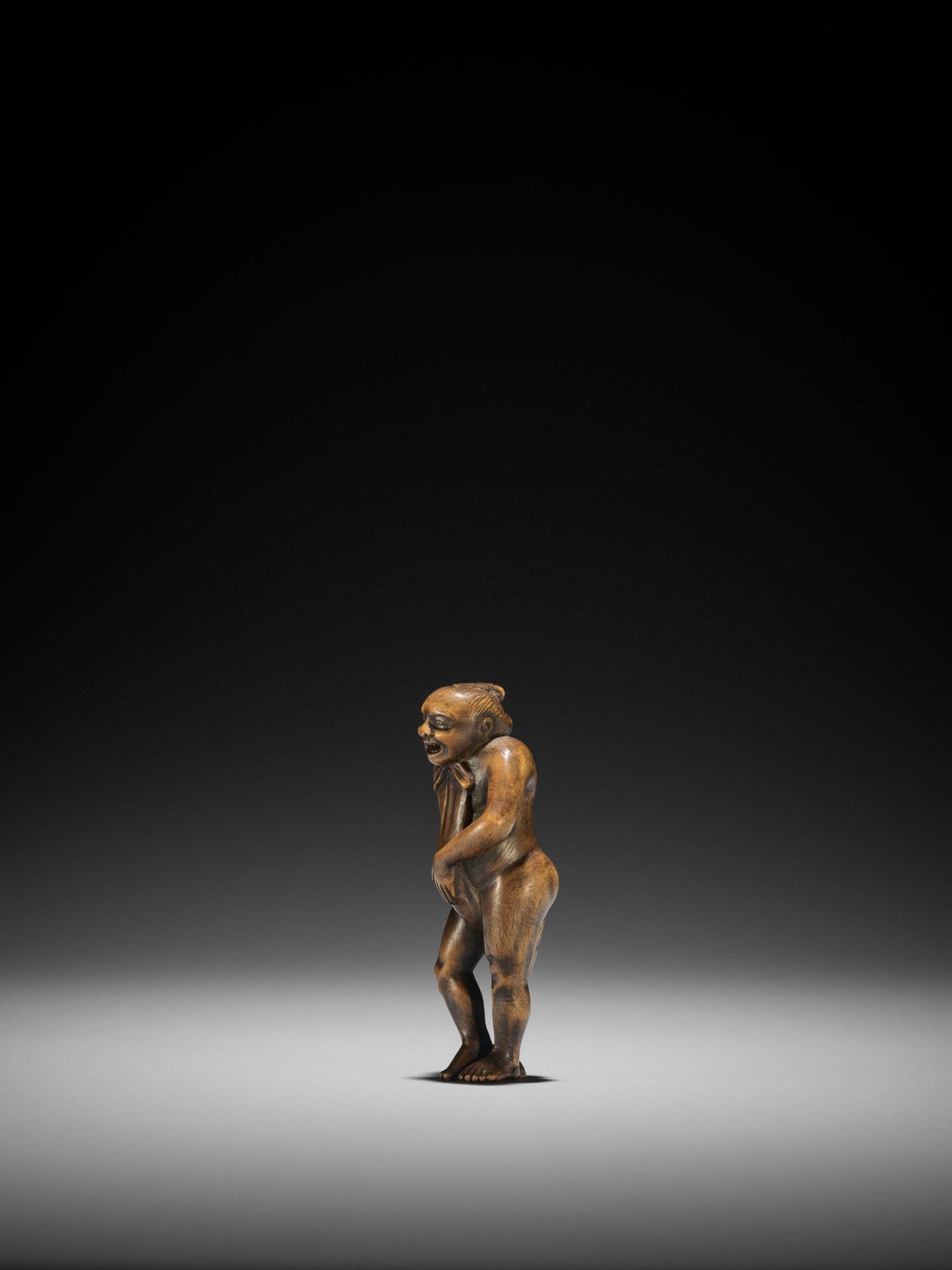 A WOOD NETSUKE OF A NAKED MAN TYING HIS FUNDOSHI - Image 6 of 8