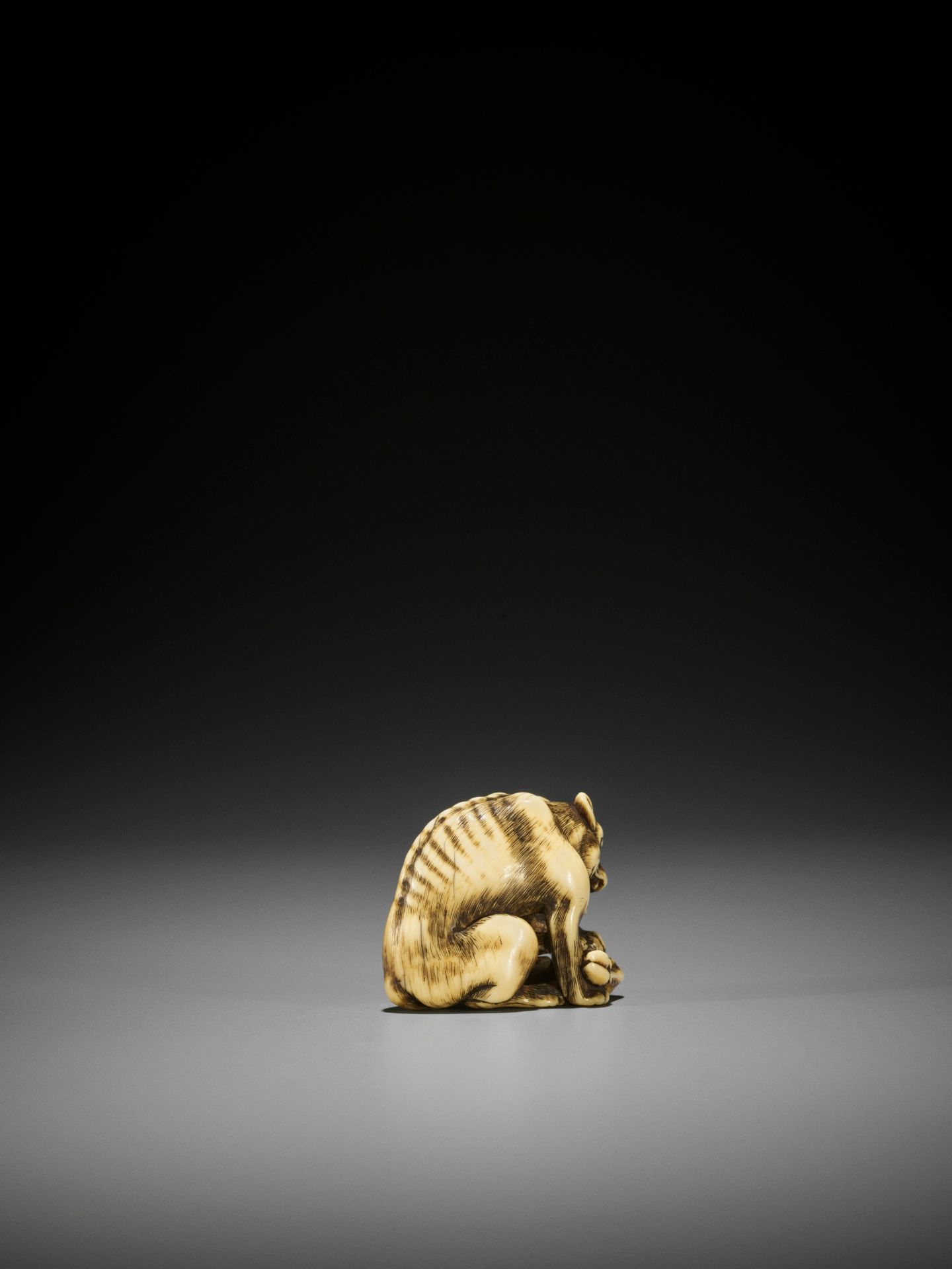 TOMOTADA: A FINE IVORY NETSUKE OF A WOLF WITH HAUNCH OF VENISON - Image 10 of 18