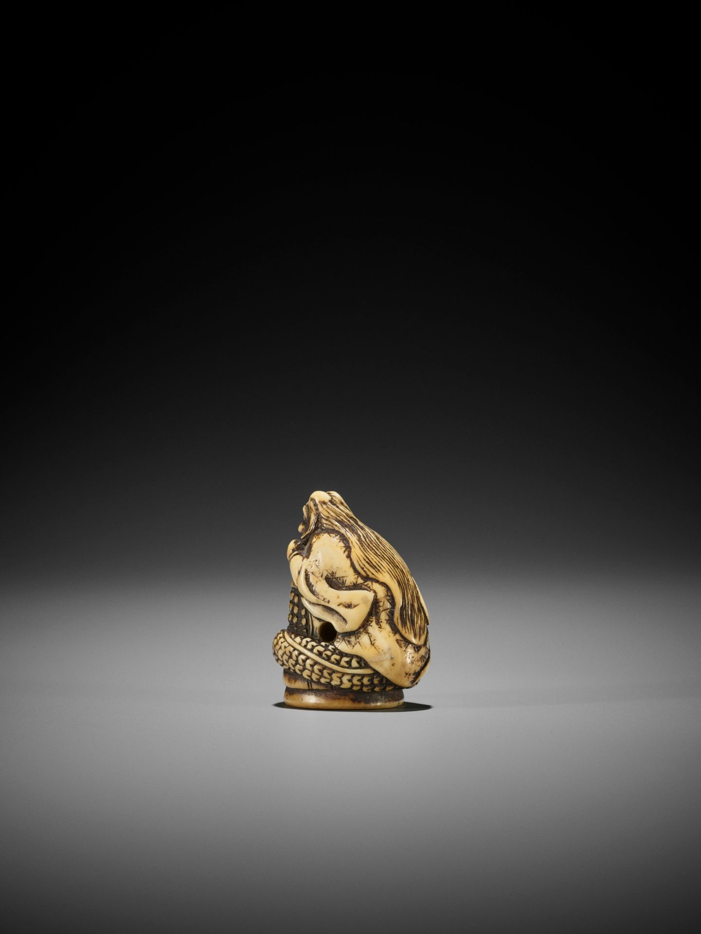 AN OLD IVORY NETSUKE OF KIYOHIME - Image 5 of 7