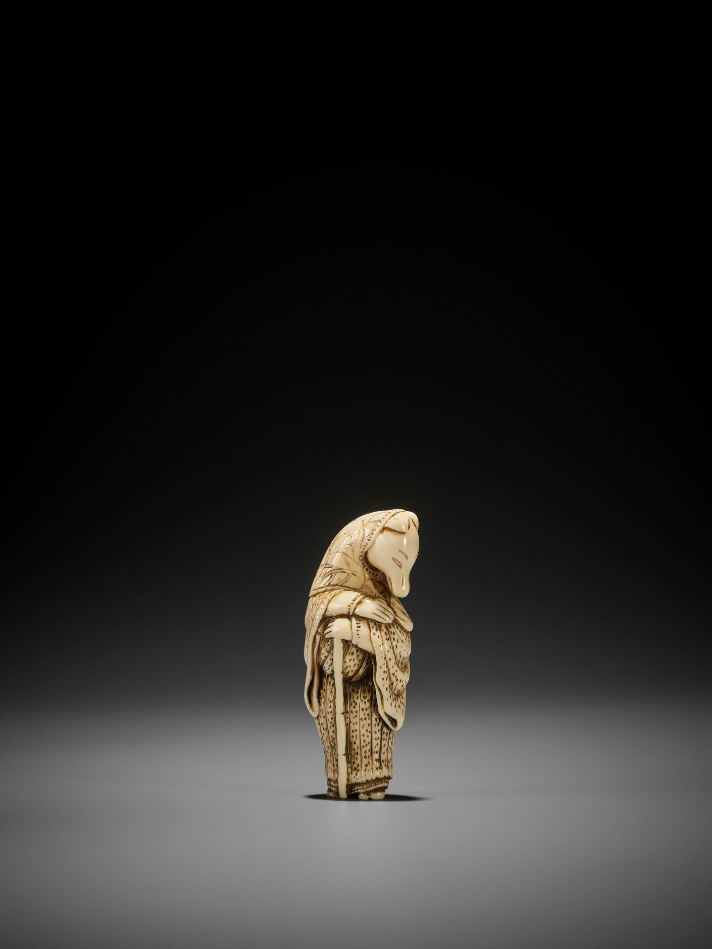 A GOOD IVORY NETSUKE OF A FOX PRIEST (HAKUZOSU) - Image 3 of 9