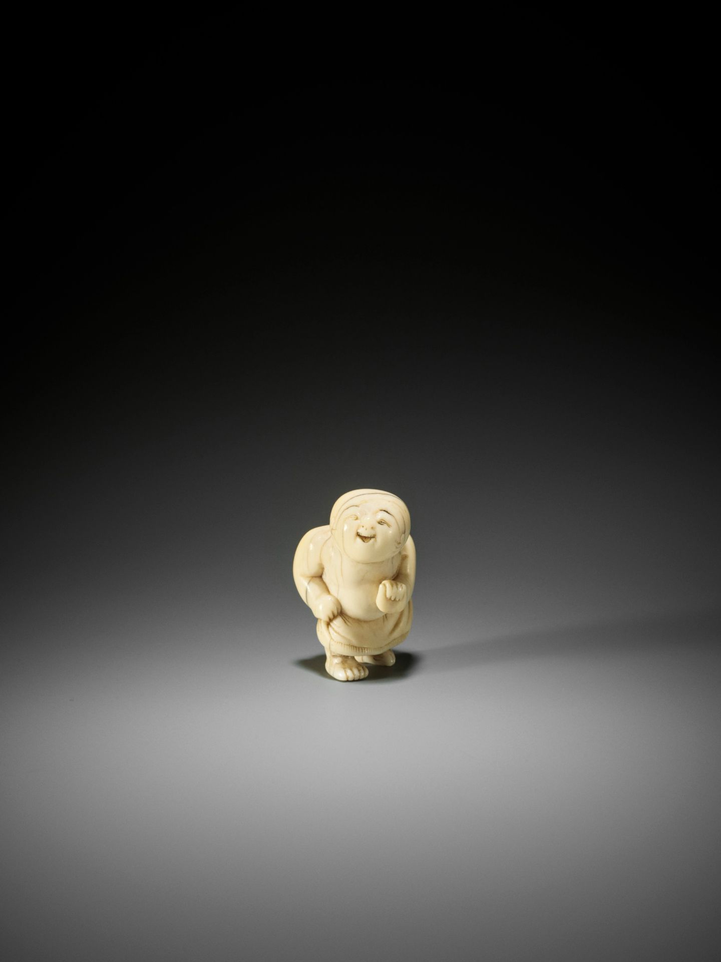 A RARE AND CHARMING IVORY NETSUKE OF A YOUNG SUMO WRESTLER - Image 3 of 10