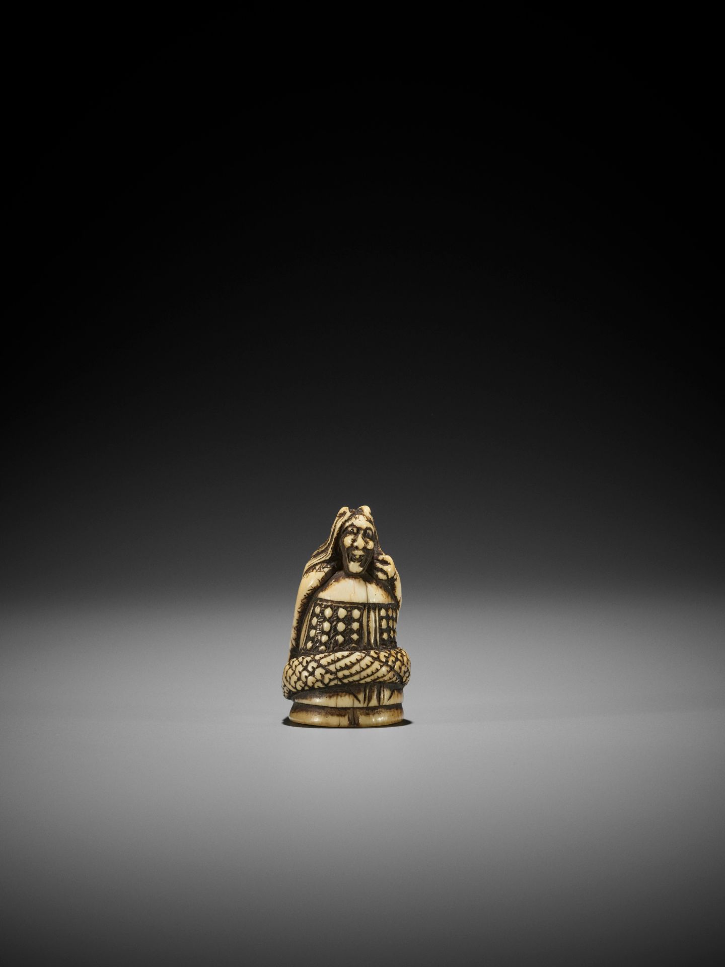 AN OLD IVORY NETSUKE OF KIYOHIME - Image 2 of 7