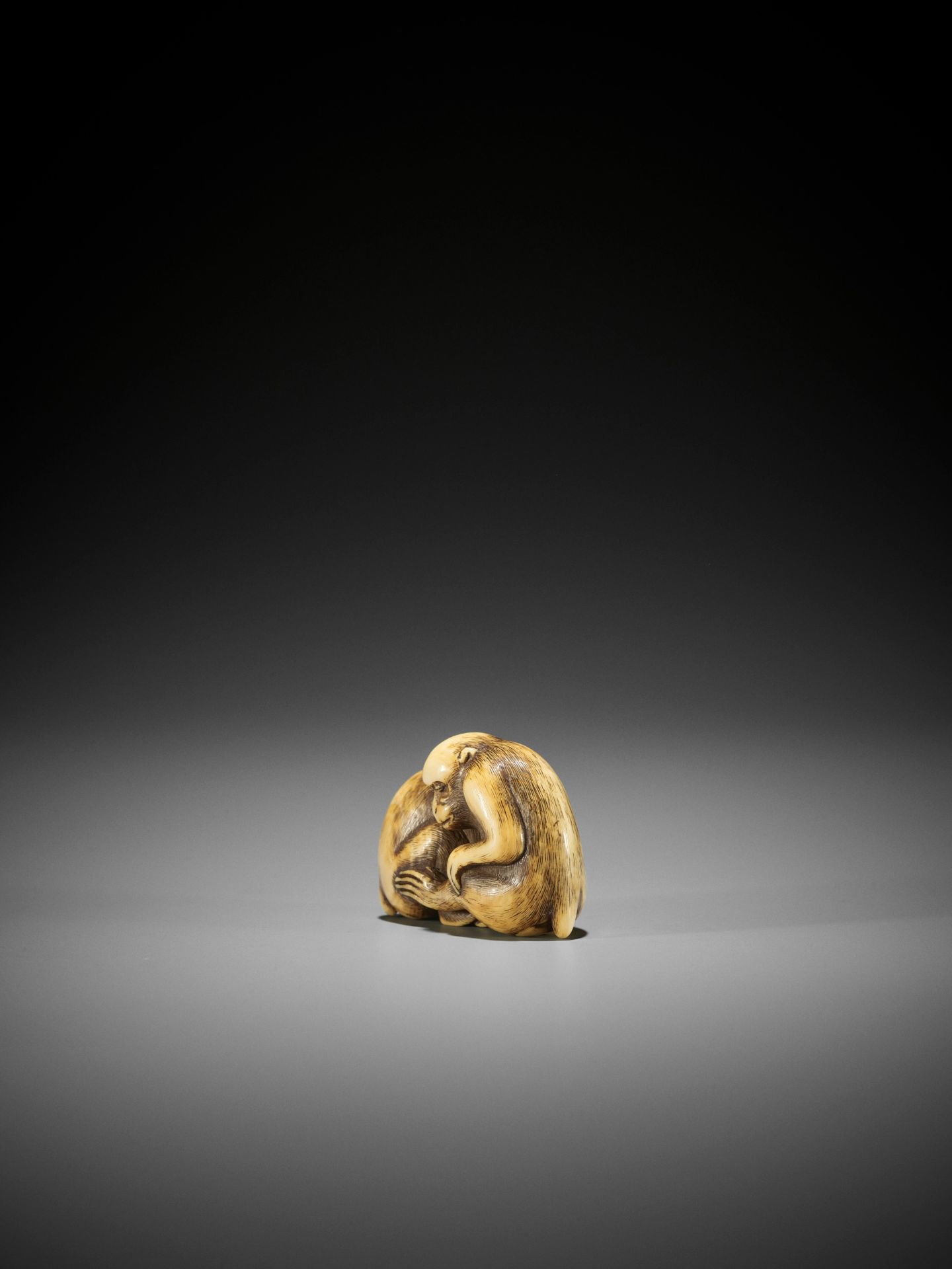 OKAKOTO: A SUPERB IVORY NETSUKE OF TWO MONKEYS - Image 14 of 19