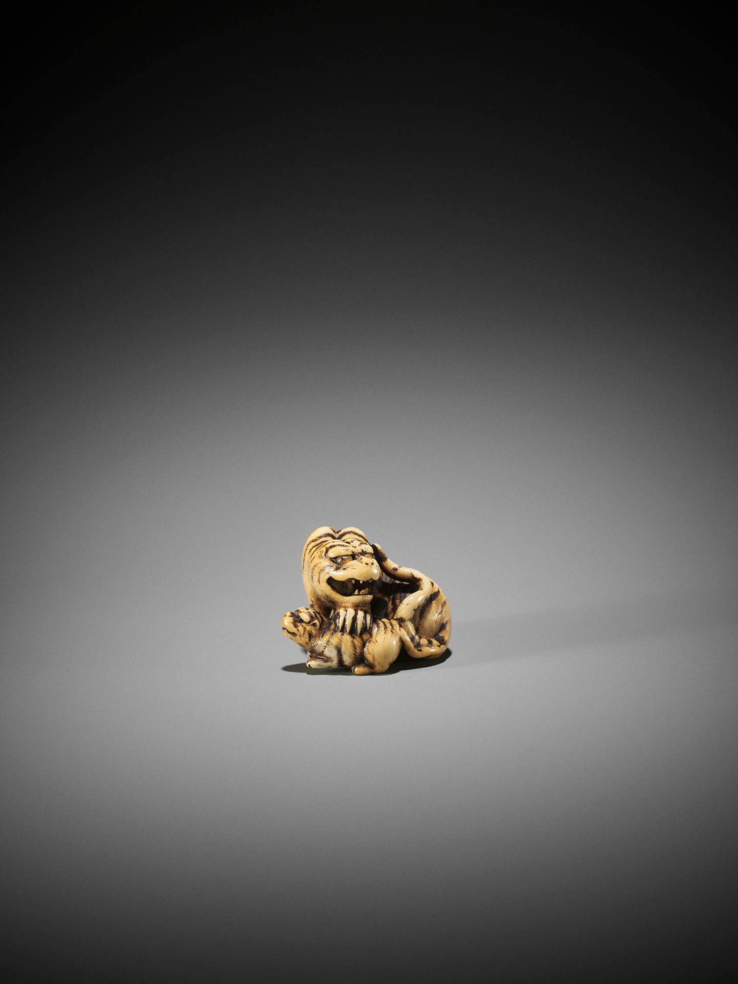 HAKURYU I: A SUPERB IVORY NETSUKE OF A TIGER AND CUB - Image 5 of 12