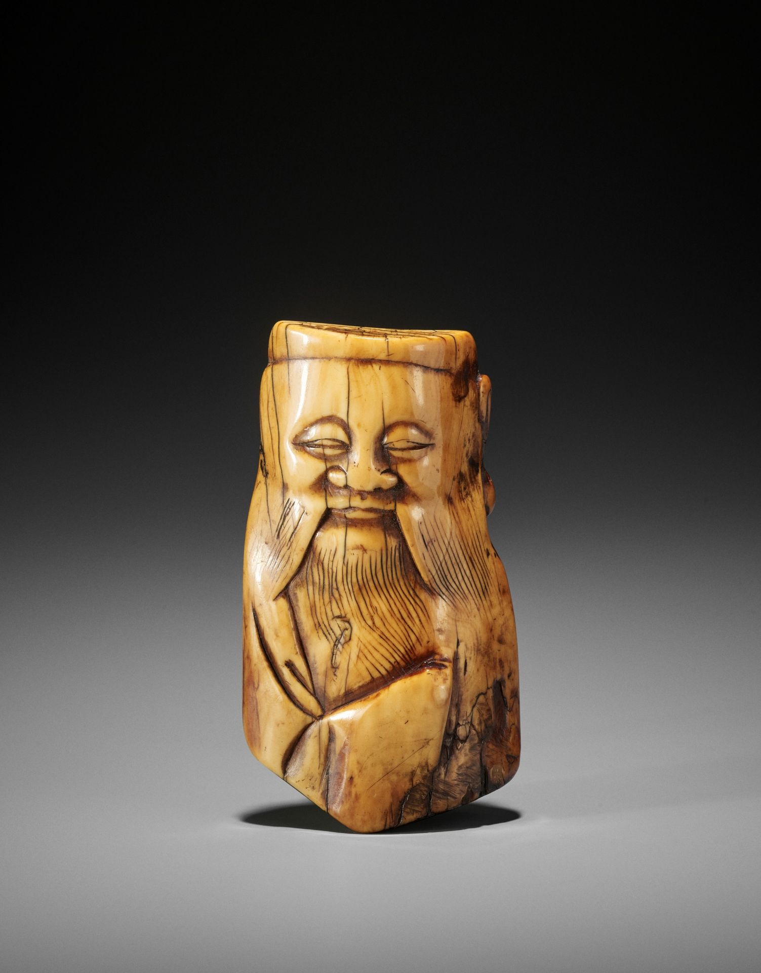 AN IVORY FRAGMENT OF A CHINESE SAGE RE-PURPOSED AS A NETSUKE - Bild 2 aus 8