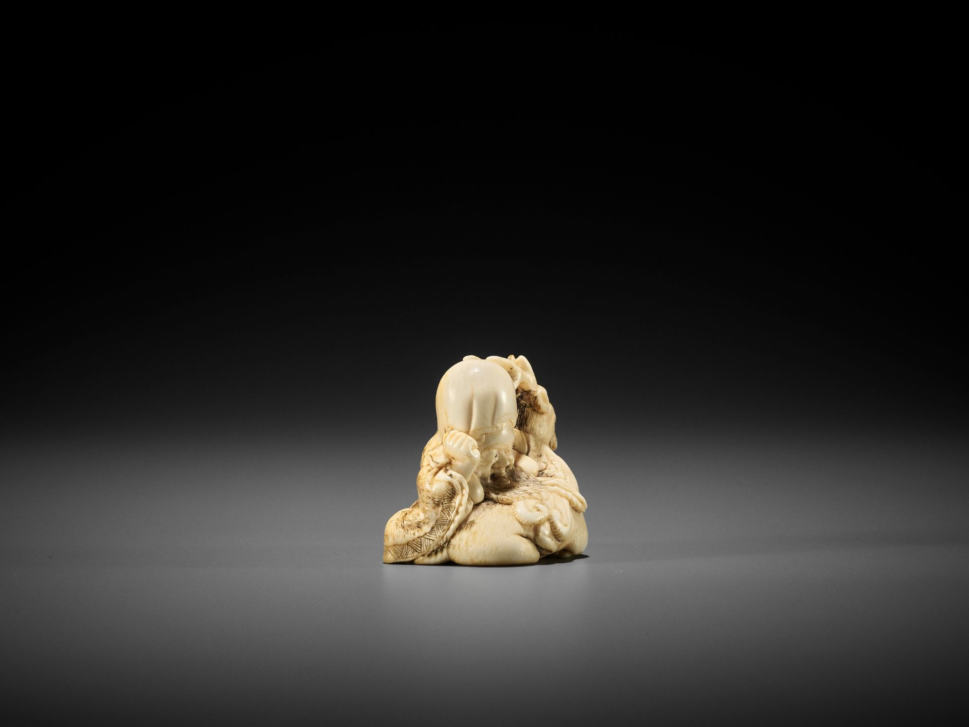 YOSHITOMO: AN IVORY NETSUKE OF JUROJIN AND DEER - Image 6 of 9