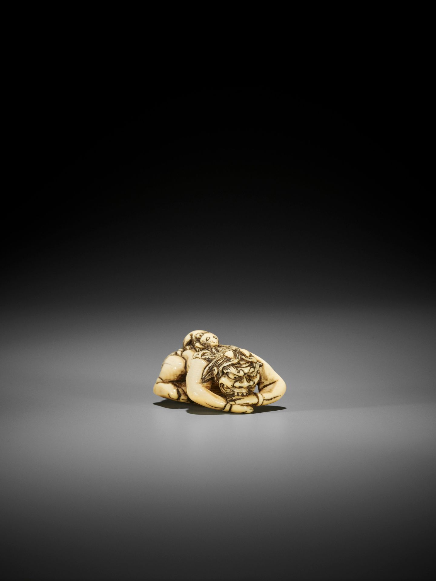 A RARE IVORY NETSUKE OF SHIRO - Image 6 of 10