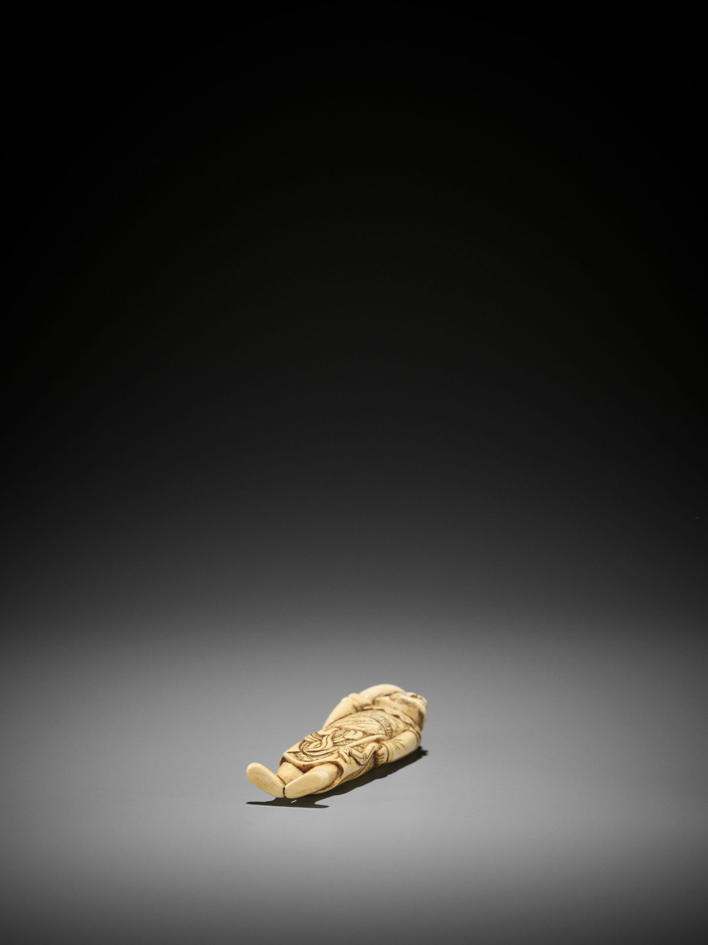 A TALL IVORY NETSUKE OF A TARTAR ARCHER - Image 9 of 10