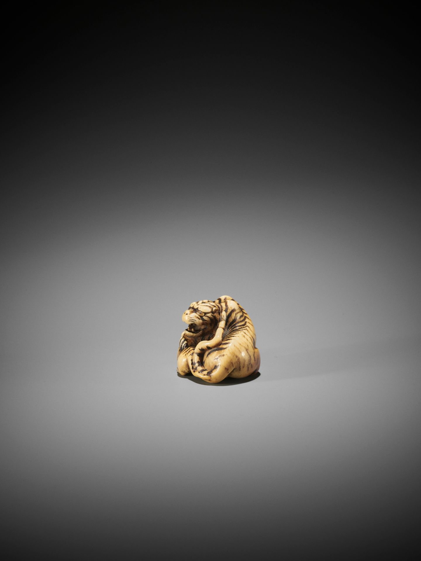 HAKURYU I: A SUPERB IVORY NETSUKE OF A TIGER AND CUB - Image 7 of 12