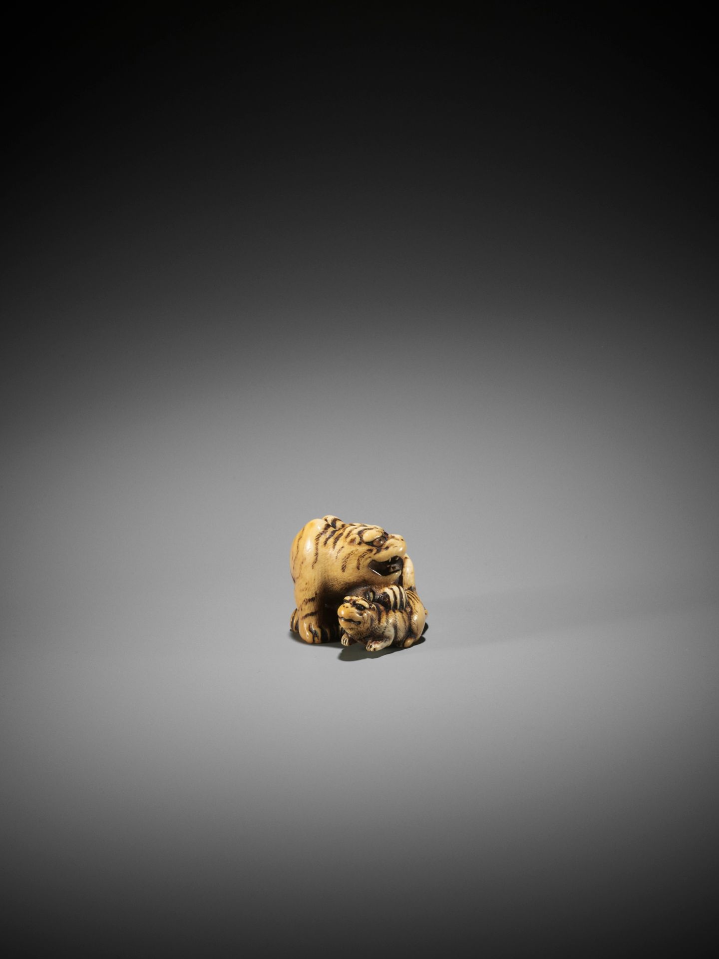 HAKURYU I: A SUPERB IVORY NETSUKE OF A TIGER AND CUB - Image 8 of 12