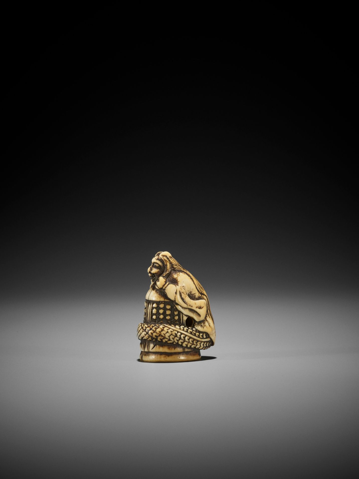 AN OLD IVORY NETSUKE OF KIYOHIME - Image 4 of 7