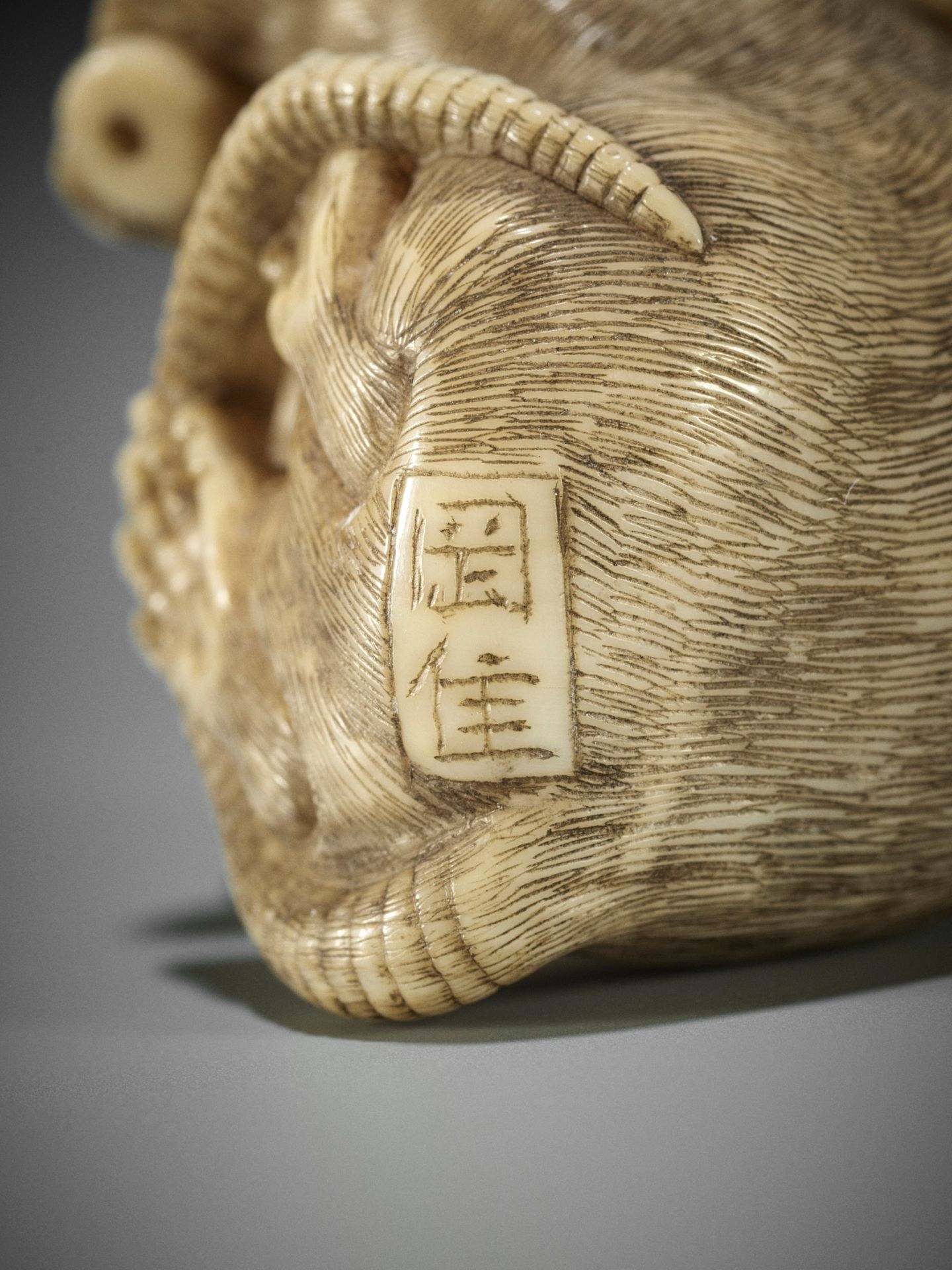 OKATORI: A SUPERB IVORY NETSUKE OF A RAT EATING A CANDLE - Image 10 of 13