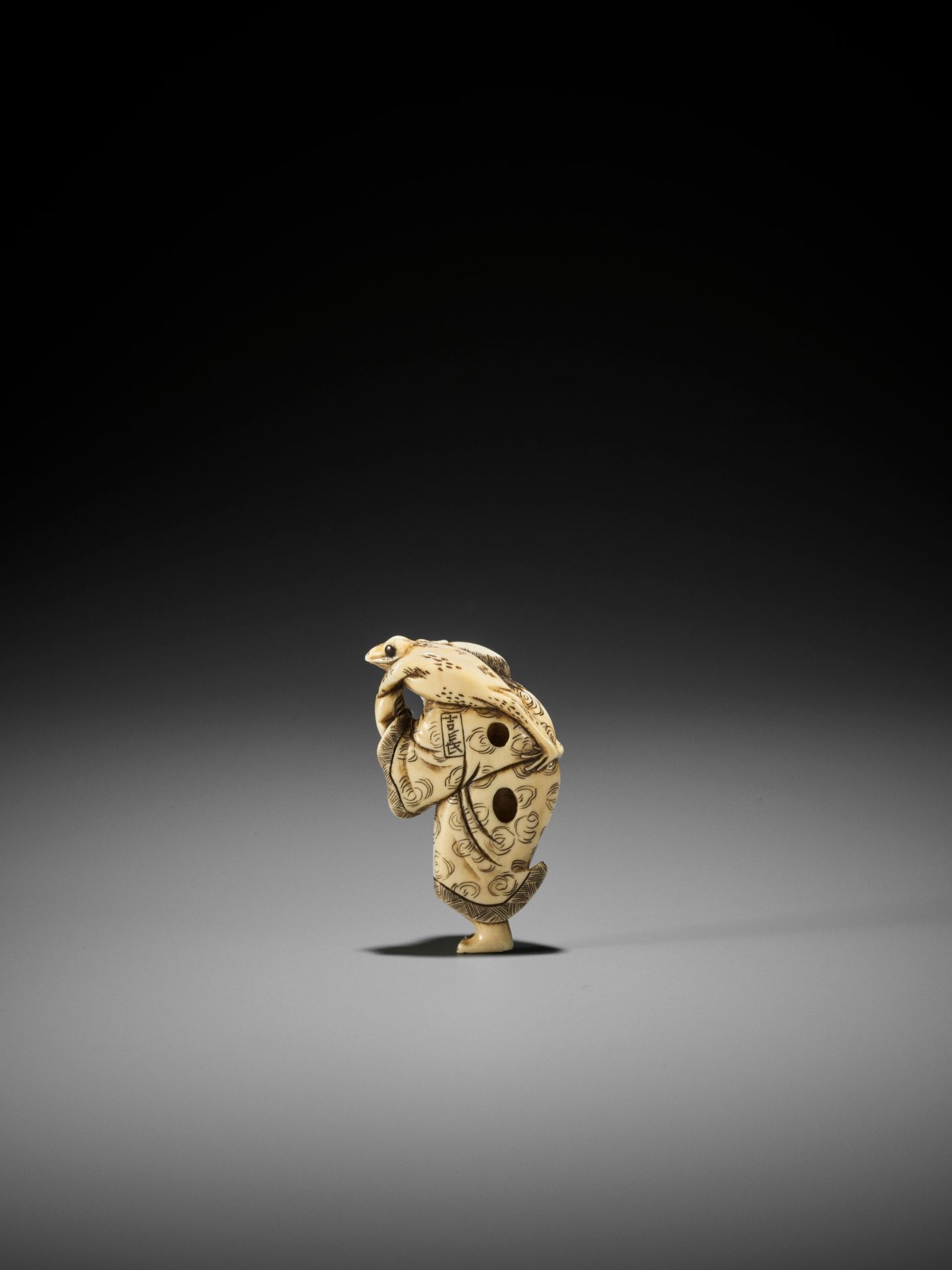 YOSHINAGA: AN IVORY NETSUKE OF GAMA SENNIN WITH A PEACH AND HIS THREE-LEGGED TOAD - Image 2 of 11