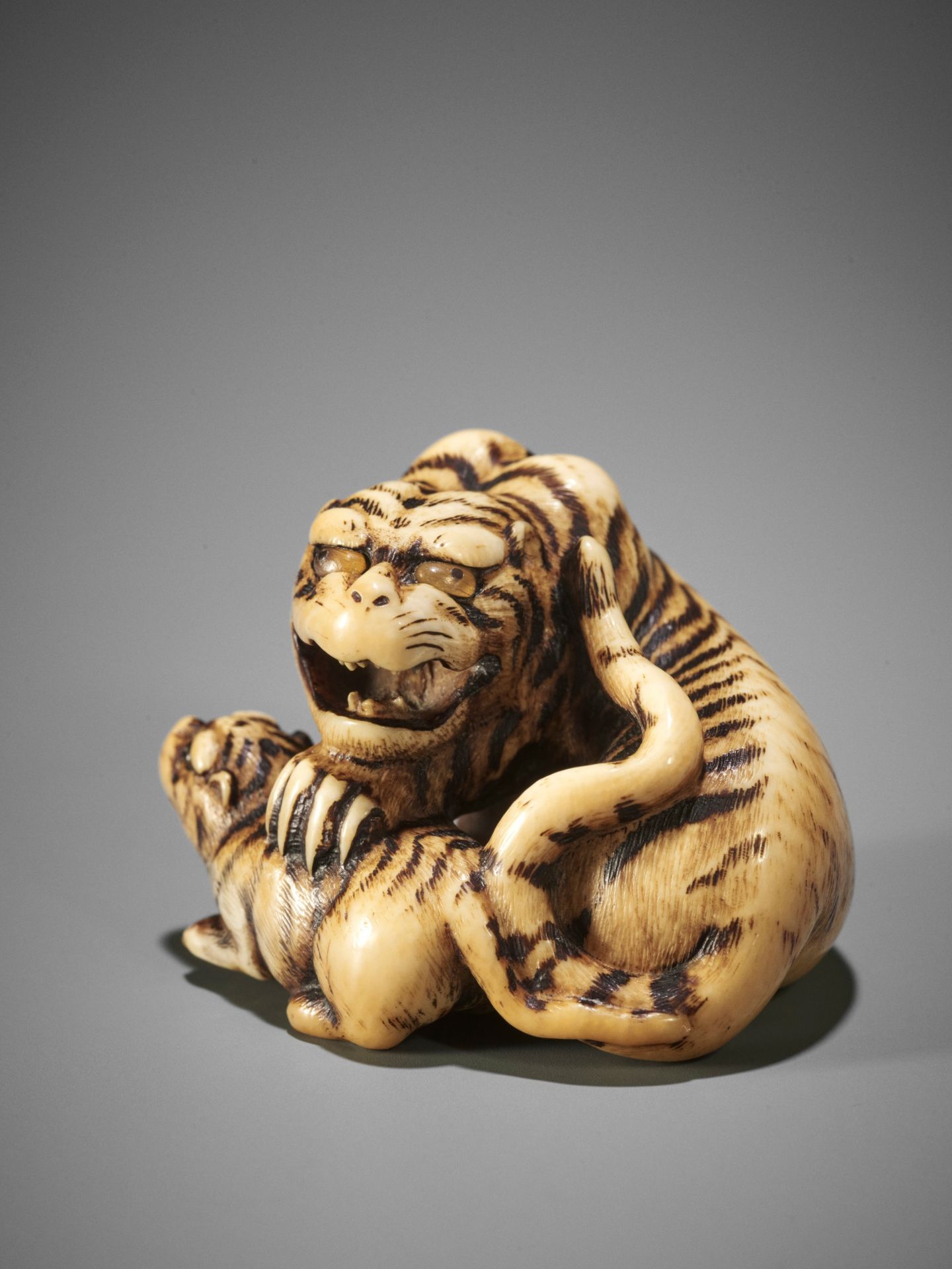 HAKURYU I: A SUPERB IVORY NETSUKE OF A TIGER AND CUB - Image 2 of 12