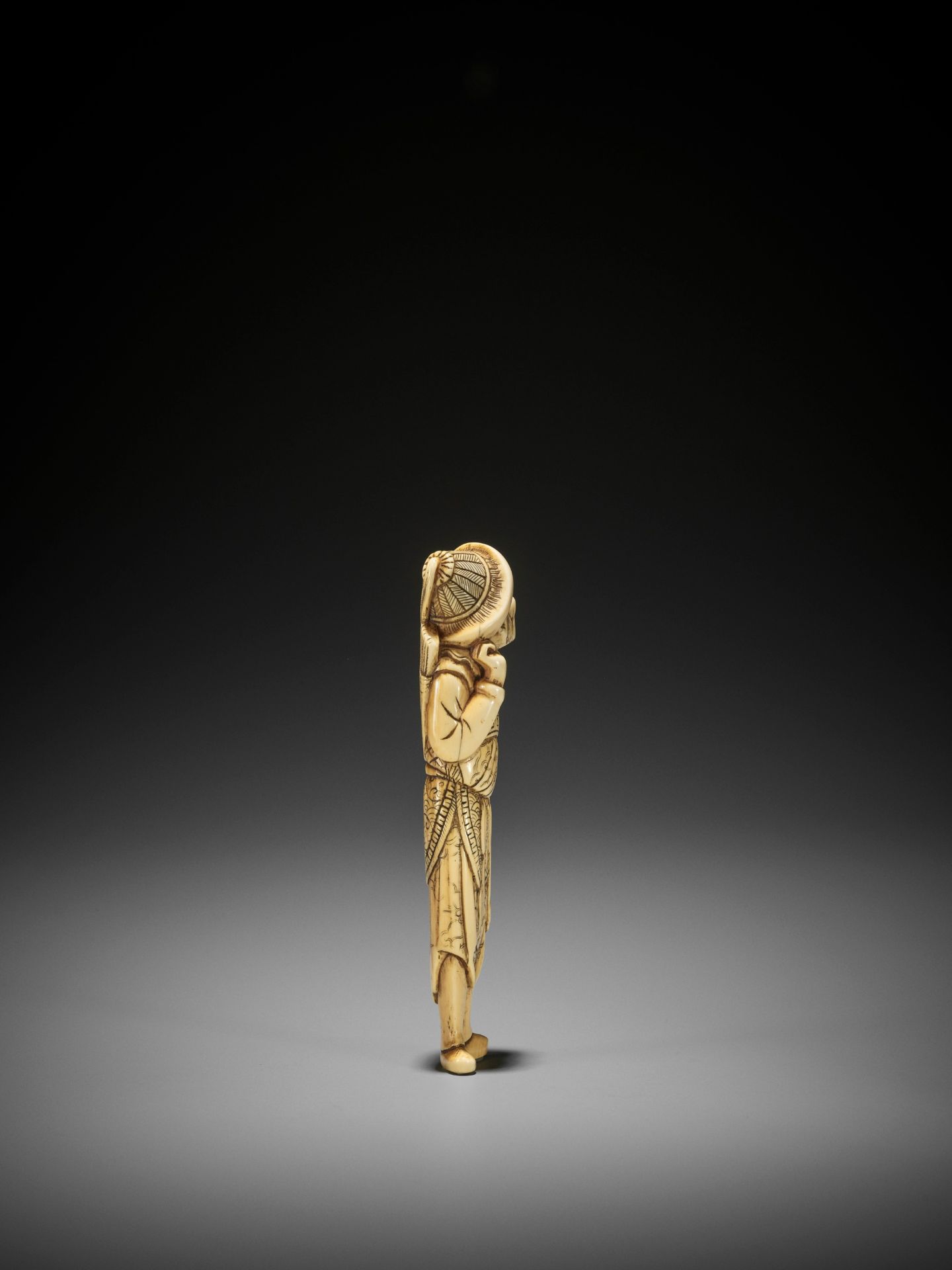 A TALL IVORY NETSUKE OF A TARTAR ARCHER - Image 7 of 10