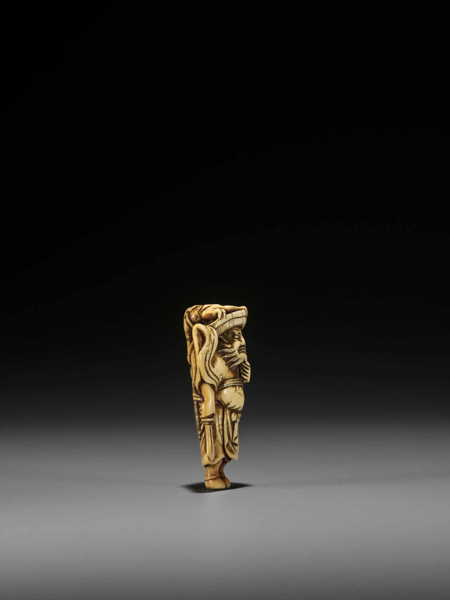 A POWERFUL KYOTO SCHOOL IVORY NETSUKE OF SHOKI AND ONI - Image 6 of 8