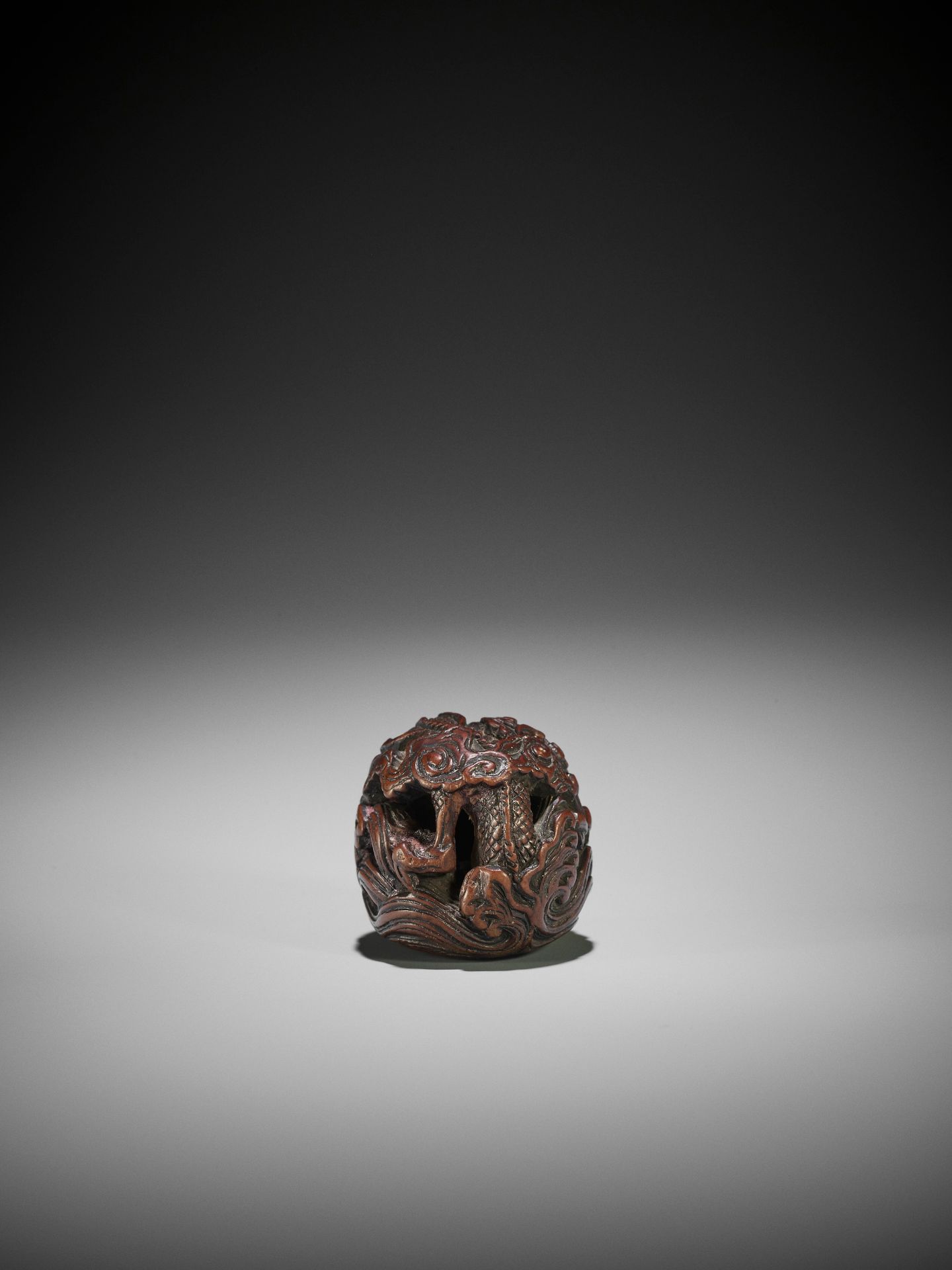 A POWERFUL WOOD NETSUKE OF A COILED DRAGON - Image 5 of 8