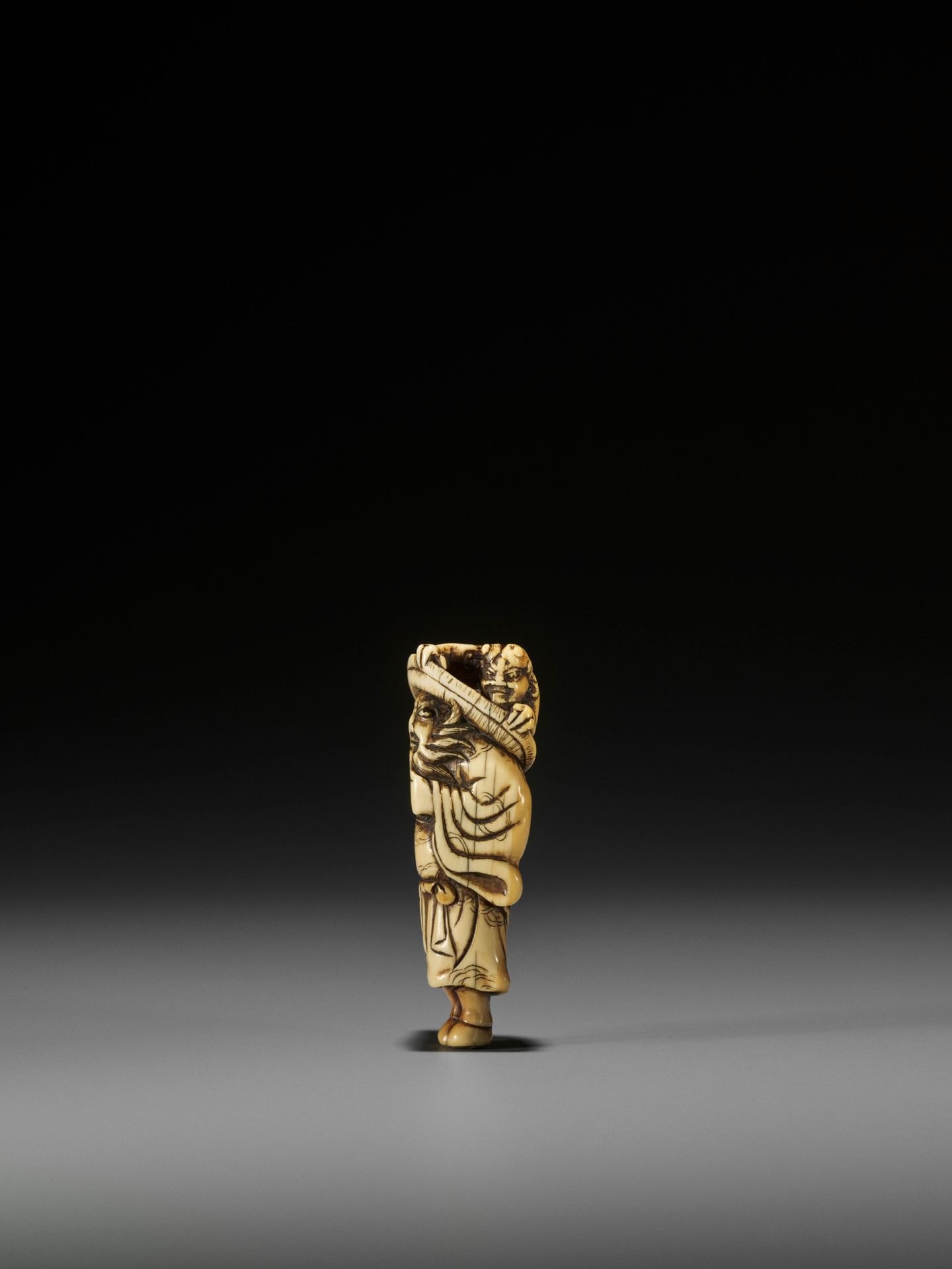 A POWERFUL KYOTO SCHOOL IVORY NETSUKE OF SHOKI AND ONI - Image 4 of 8