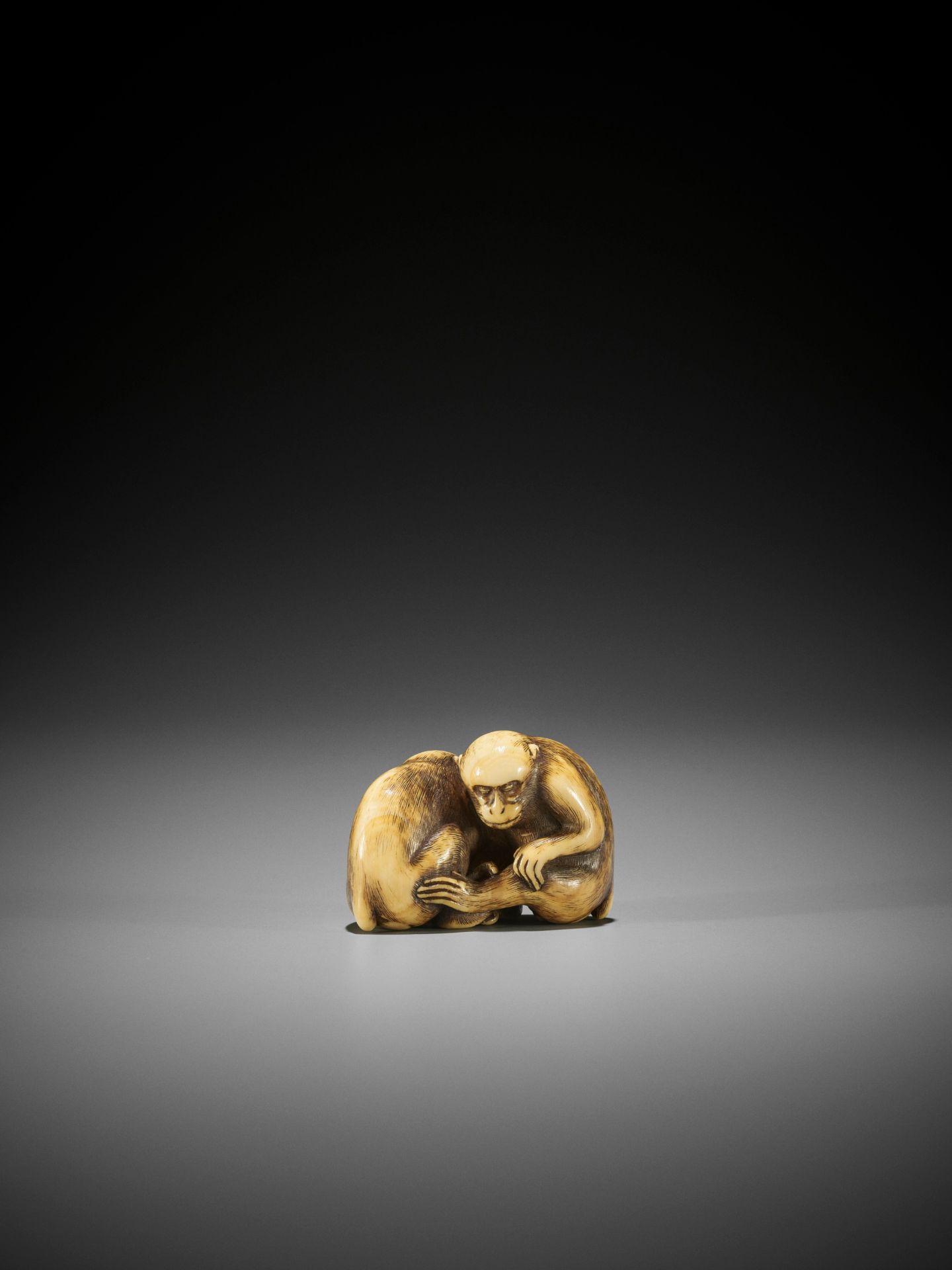 OKAKOTO: A SUPERB IVORY NETSUKE OF TWO MONKEYS - Image 5 of 19