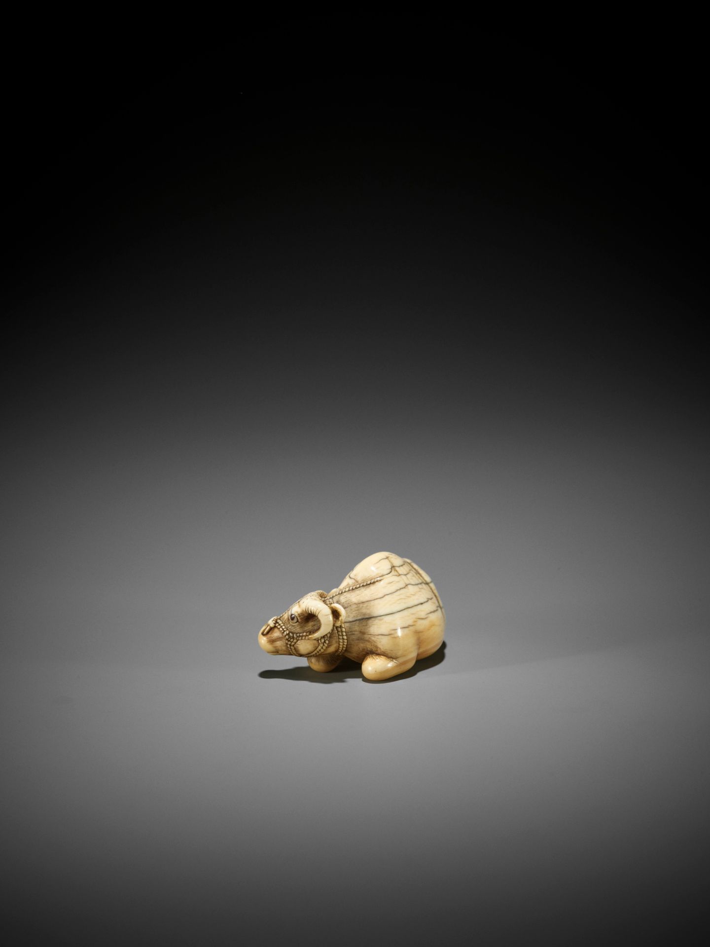 TOMOTADA: AN IVORY NETSUKE OF A RECUMBENT OX - Image 3 of 11