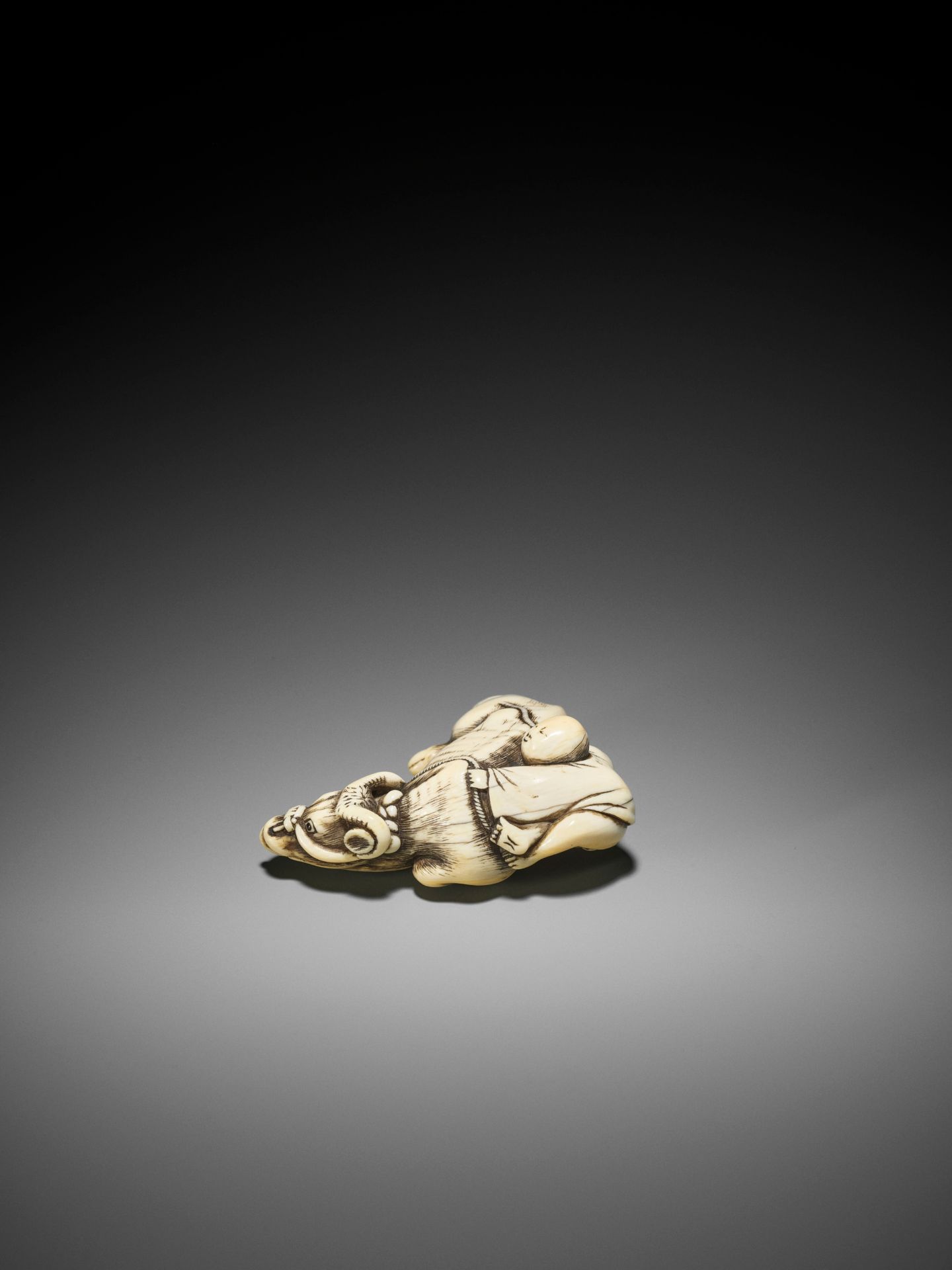 RISUKE GARAKU: AN IVORY NETSUKE OF AN OX AND HERDBOY - Image 6 of 10