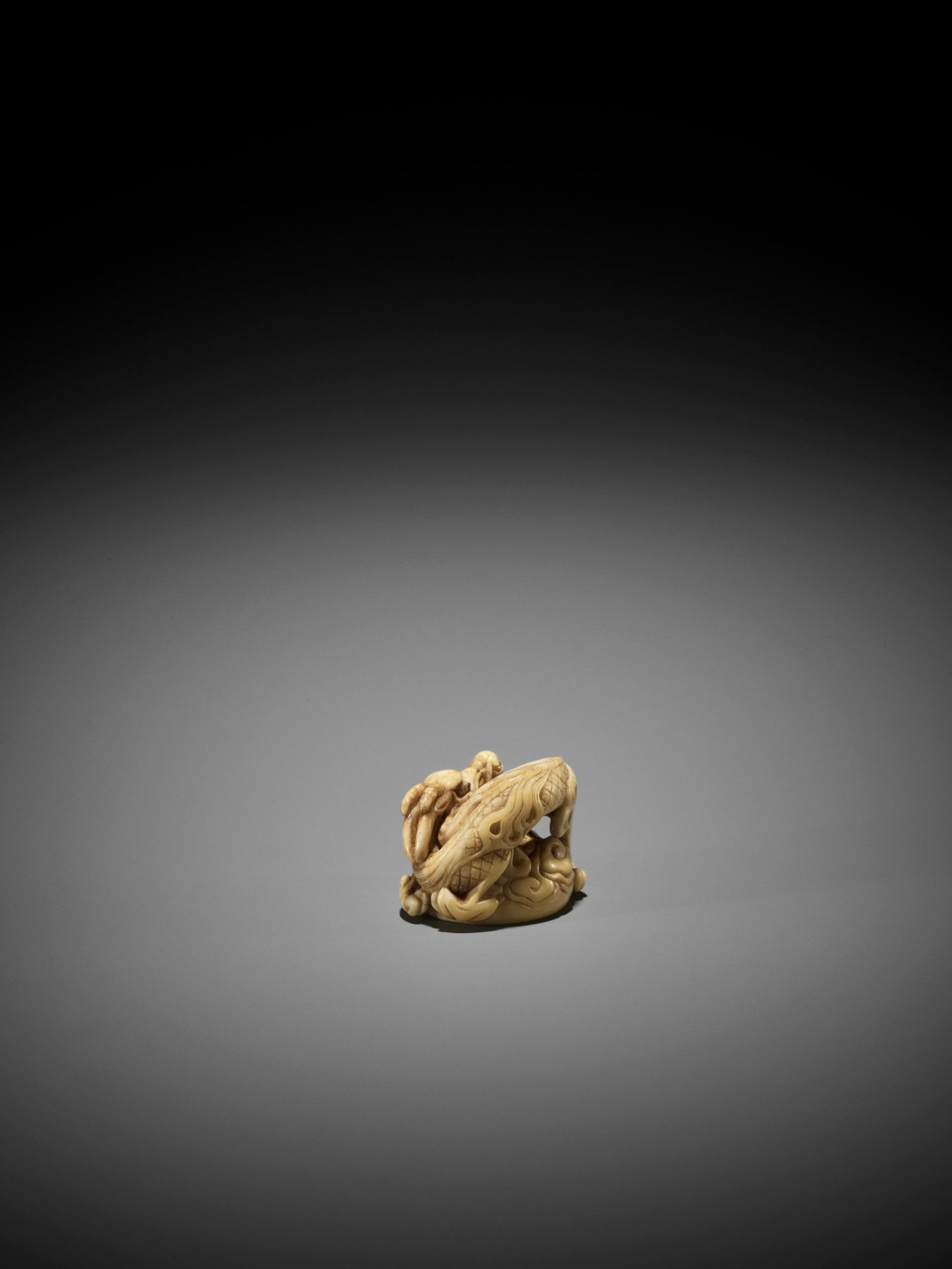 A POWERFUL IVORY NETSUKE OF A DRAGON, ATTRIBUTED TO MITSUHARU - Image 7 of 10