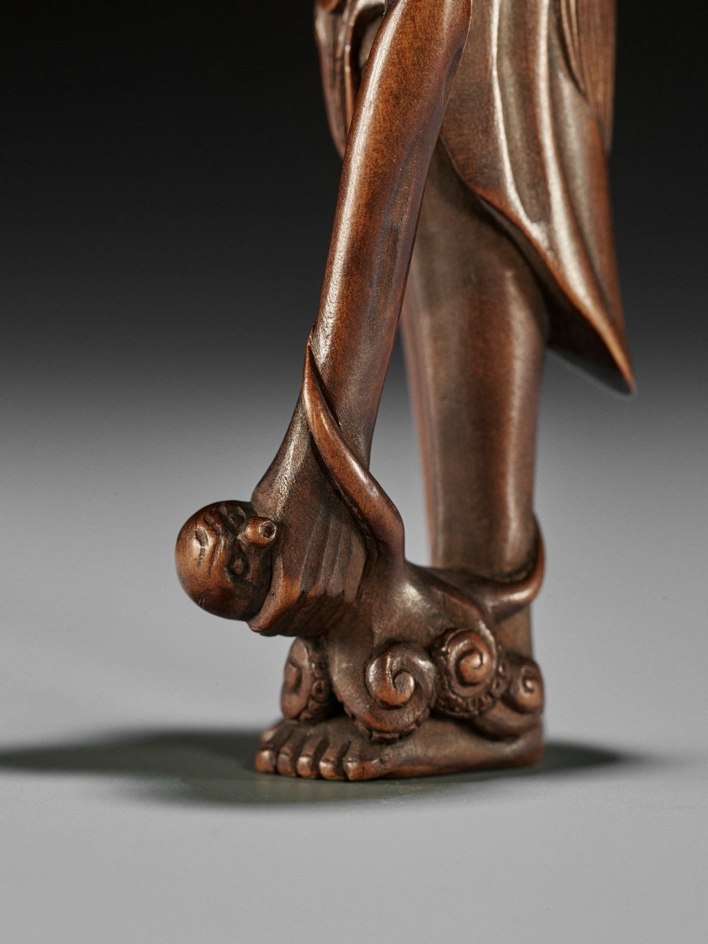 A WOOD NETSUKE OF ASHINAGA AND TENAGA FISHING - Image 2 of 11