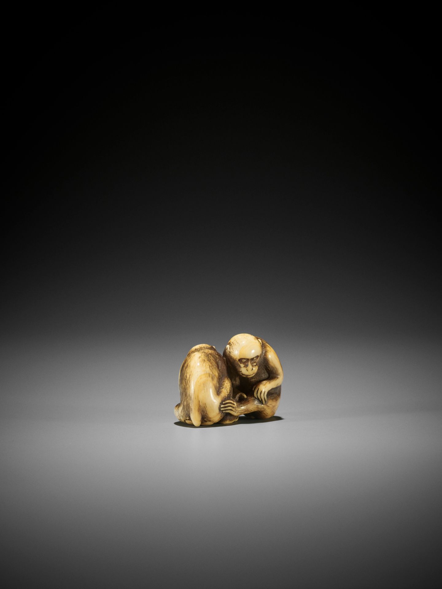 OKAKOTO: A SUPERB IVORY NETSUKE OF TWO MONKEYS - Image 7 of 19