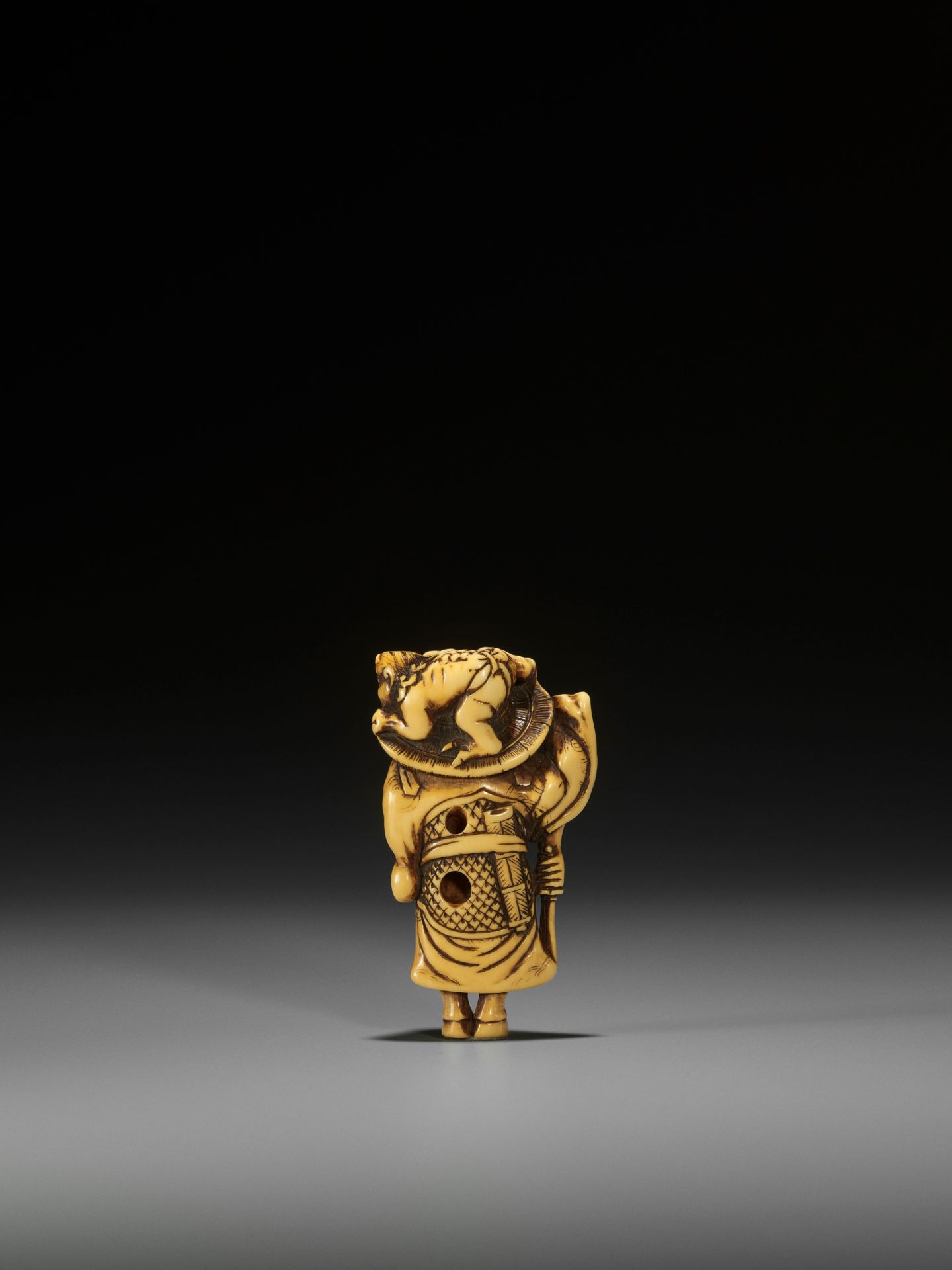 A POWERFUL KYOTO SCHOOL IVORY NETSUKE OF SHOKI AND ONI - Image 2 of 8