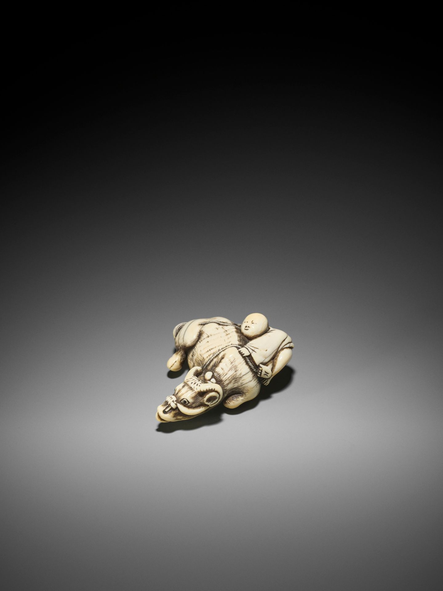 RISUKE GARAKU: AN IVORY NETSUKE OF AN OX AND HERDBOY - Image 5 of 10