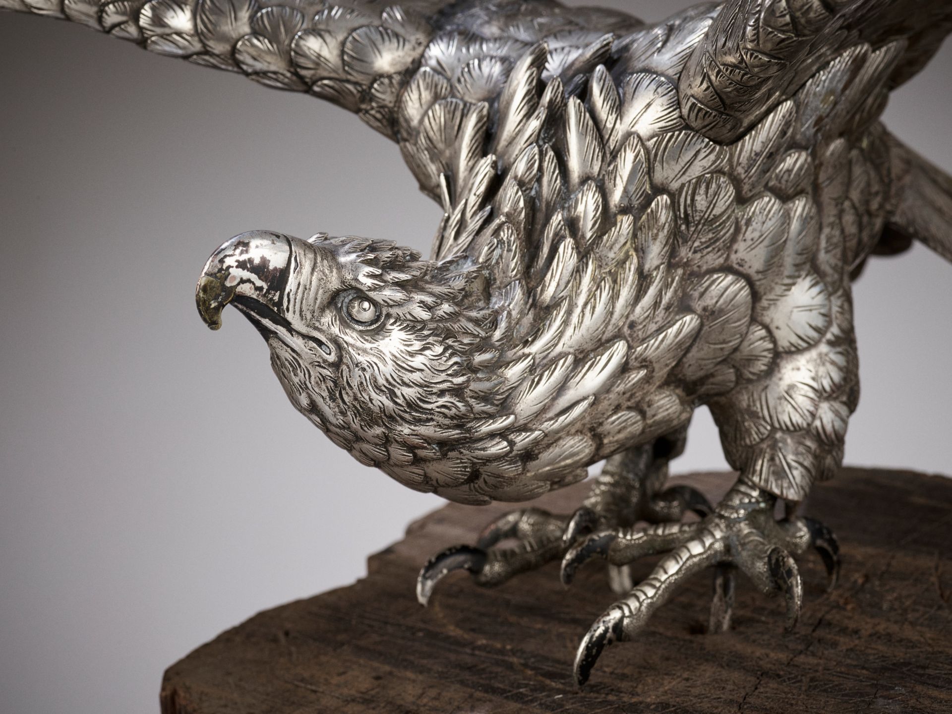 MASAMITSU: AN IMPRESSIVE SILVERED BRONZE OKIMONO OF AN EAGLE - Image 3 of 16