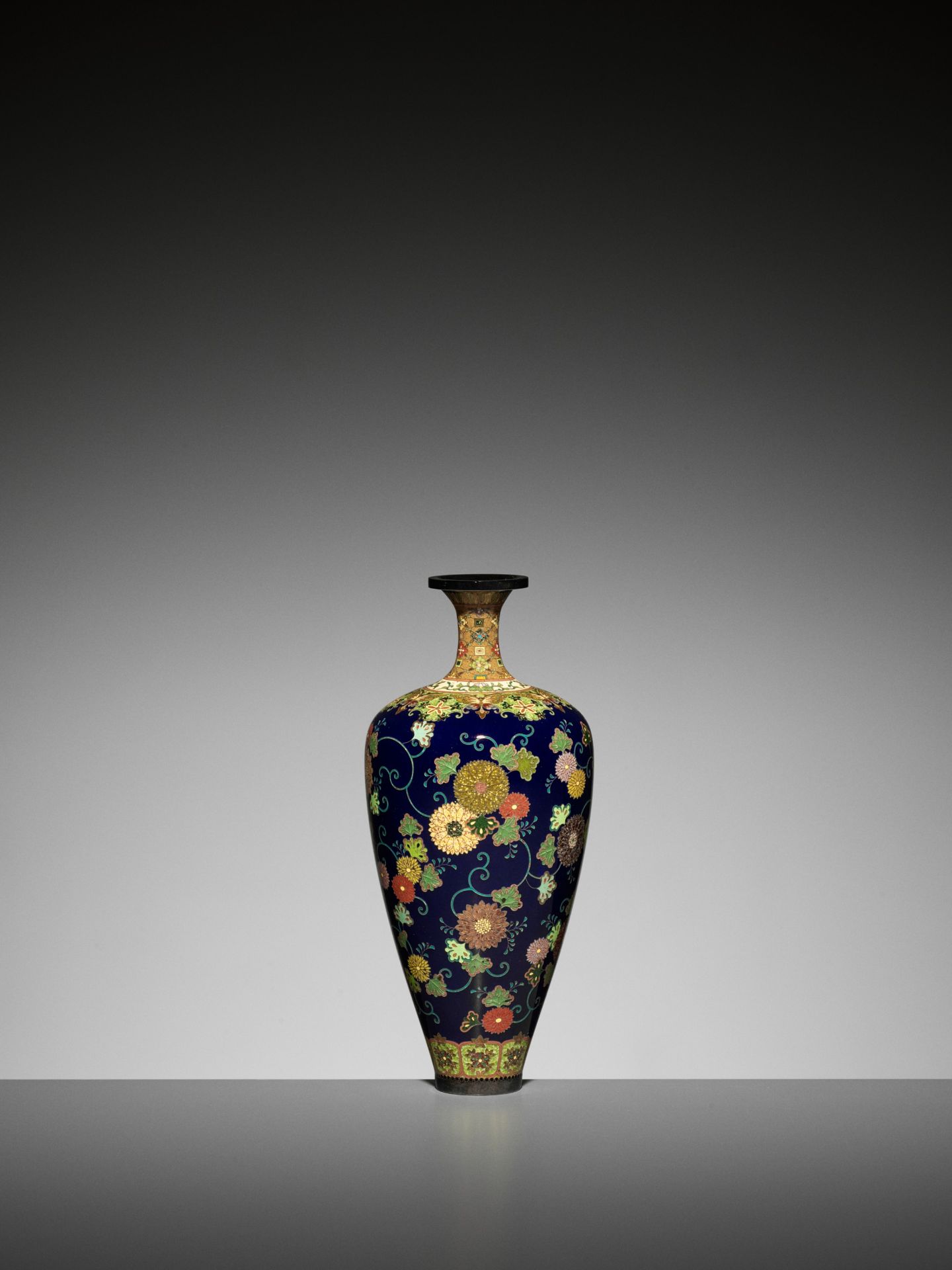 NAMIKAWA YASUYUKI: A FINE CLOISONNE ENAMEL VASE