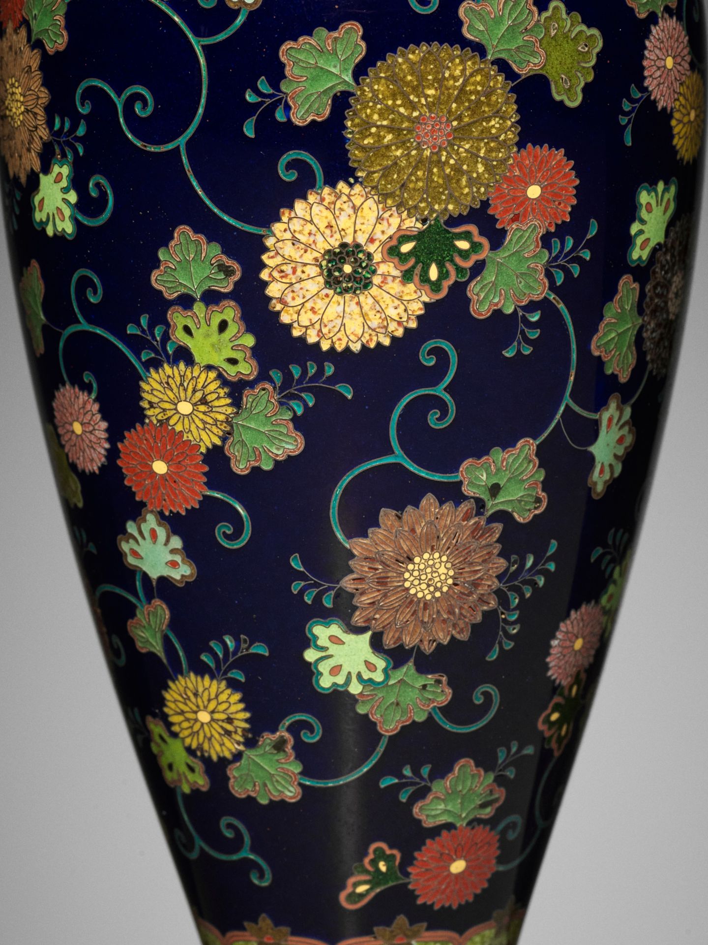 NAMIKAWA YASUYUKI: A FINE CLOISONNE ENAMEL VASE - Image 3 of 12