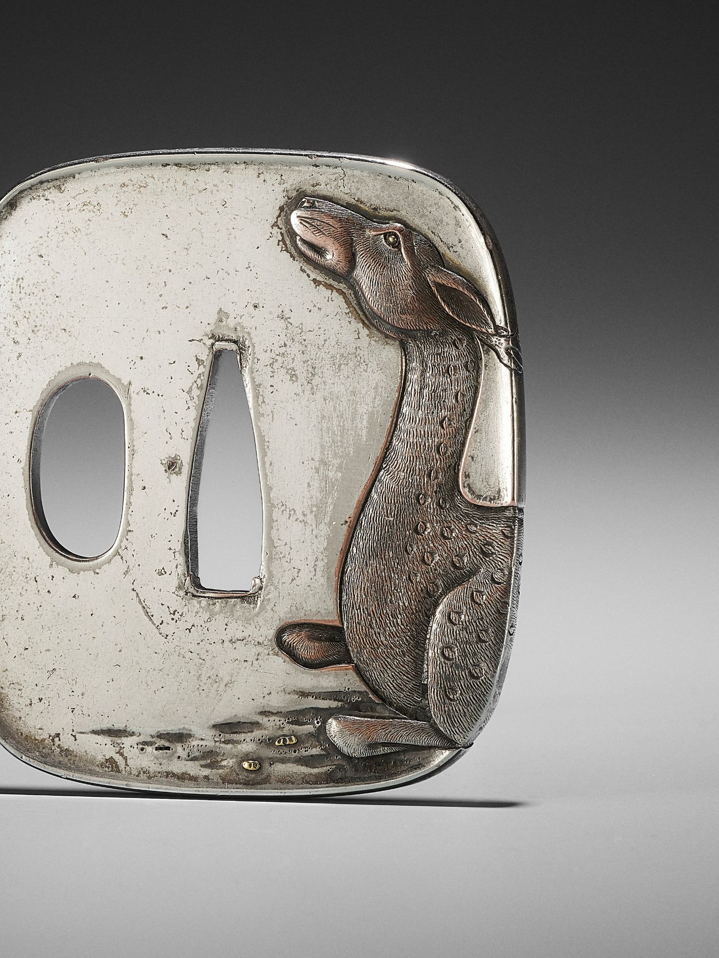 A SILVERED TSUBA WITH A RECUMBENT DEER - Image 4 of 5