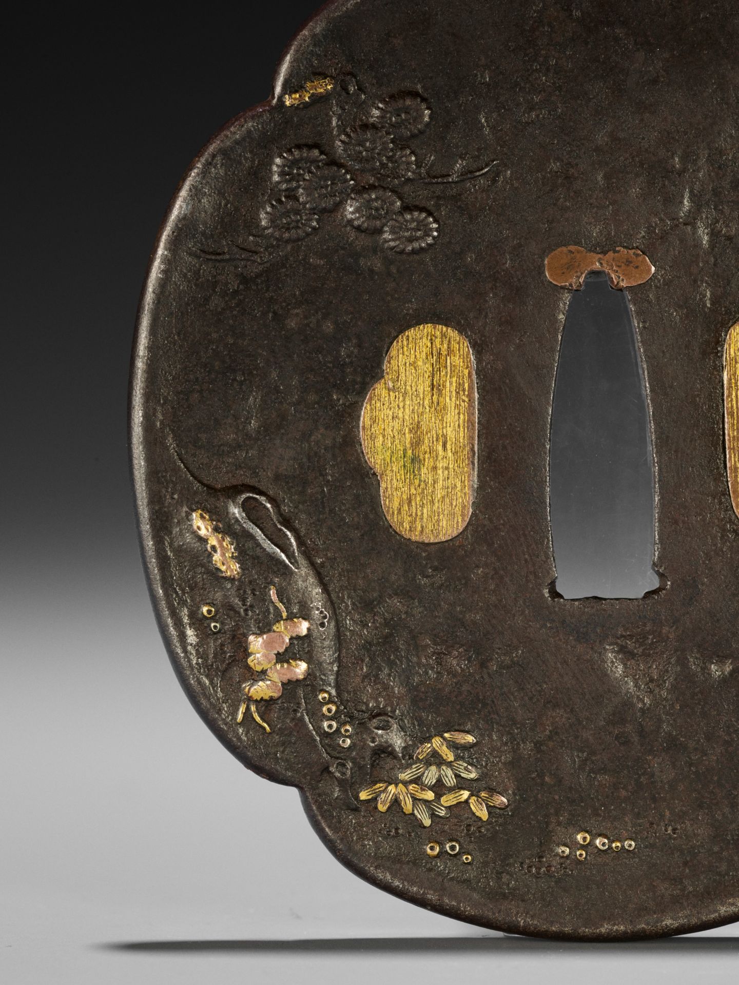 AN INLAID IRON TSUBA WITH CHINNAN SENNIN - Image 4 of 5