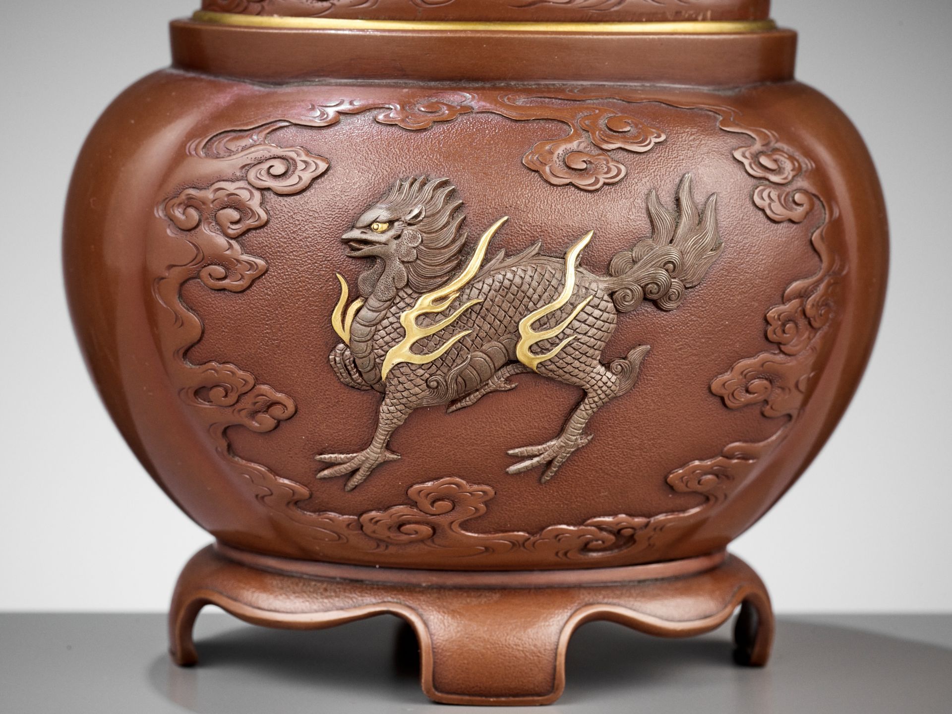 GOTO EIJO: A MASTERFUL INLAID SUAKA (REFINED COPPER) LOBED KORO WITH MYTHICAL BEASTS - Image 4 of 11