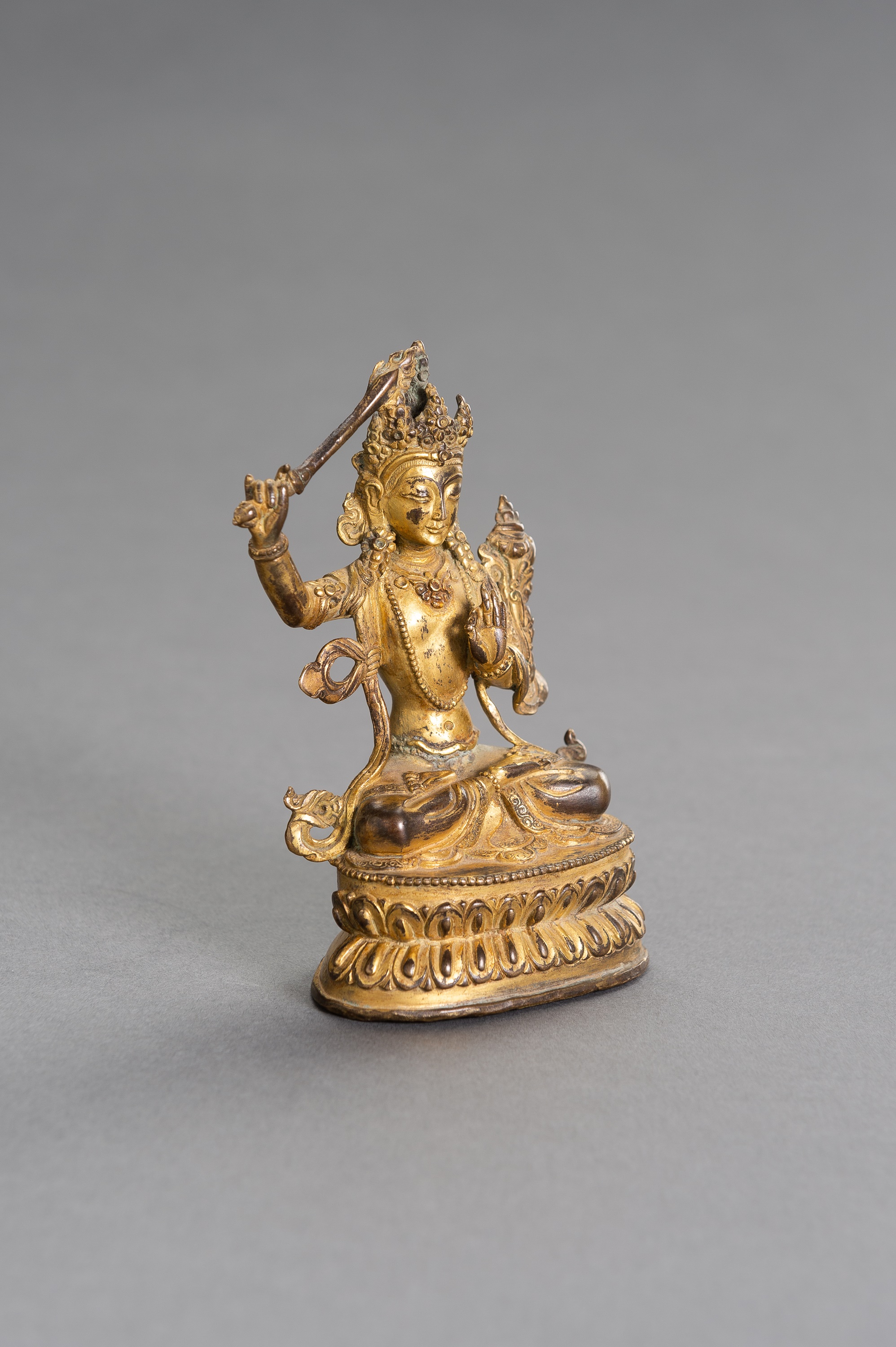 A GILT BRONZE FIGURE OF MANJUSHRI - Image 2 of 8