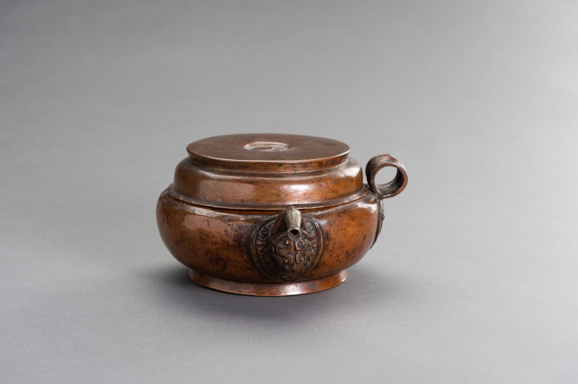 A RITUAL TIBETAN COPPER WATERPOT - Image 3 of 12