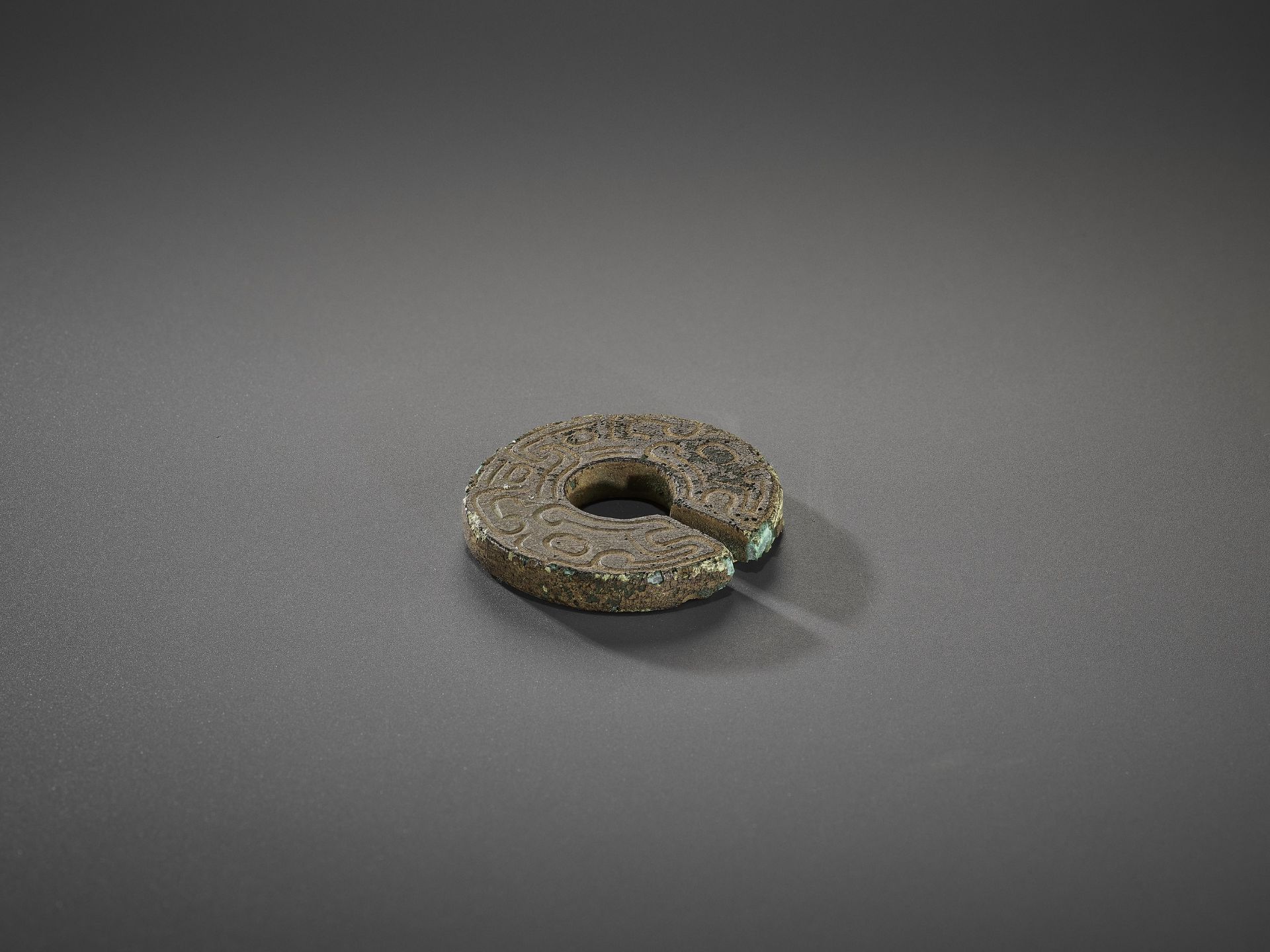 A SLIT-RING, JUE, WESTERN ZHOU - Image 5 of 7