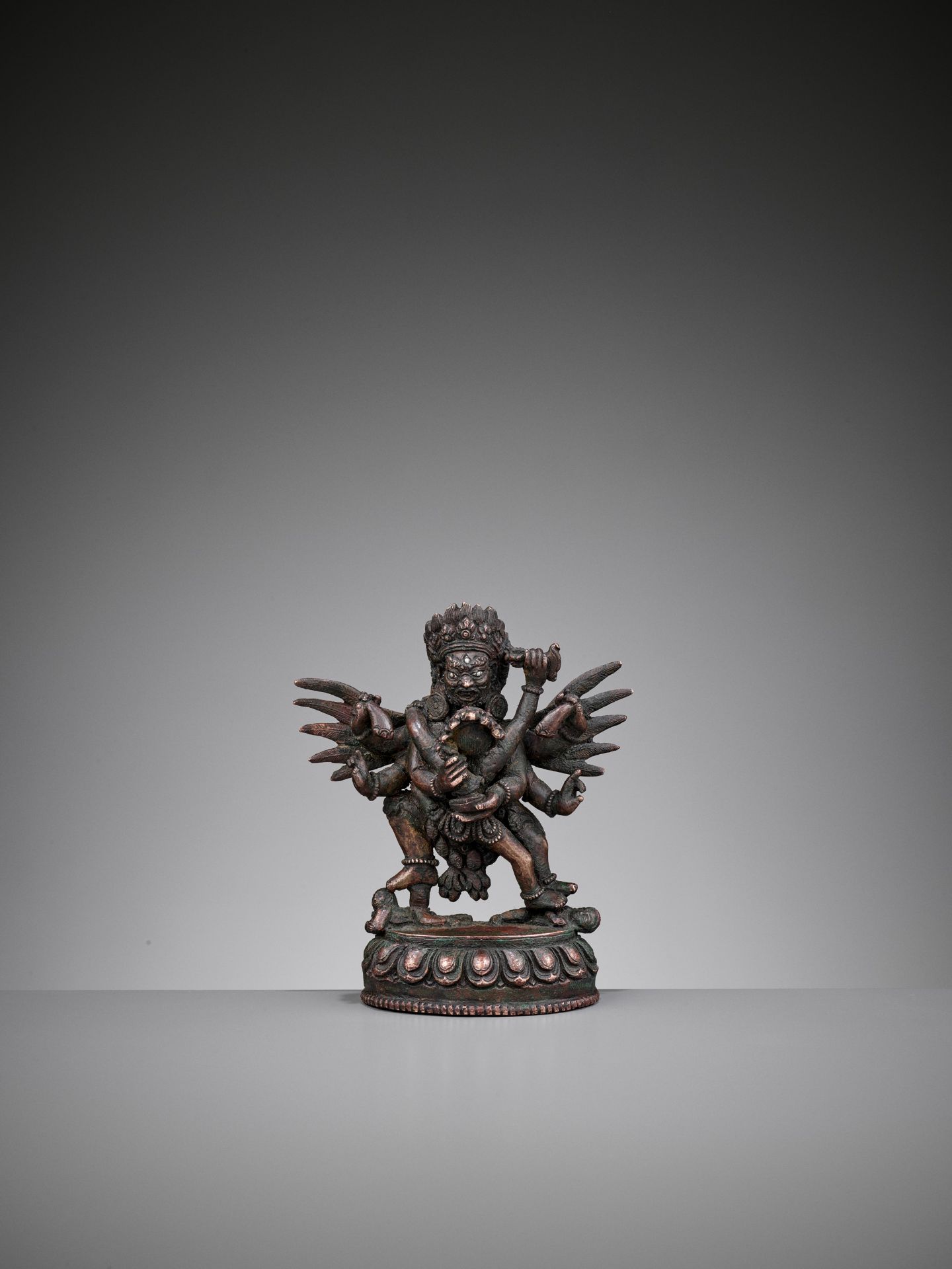 A SILVER-INLAID BRONZE FIGURE OF HERUKA AND CONSORT, QING - Bild 2 aus 6