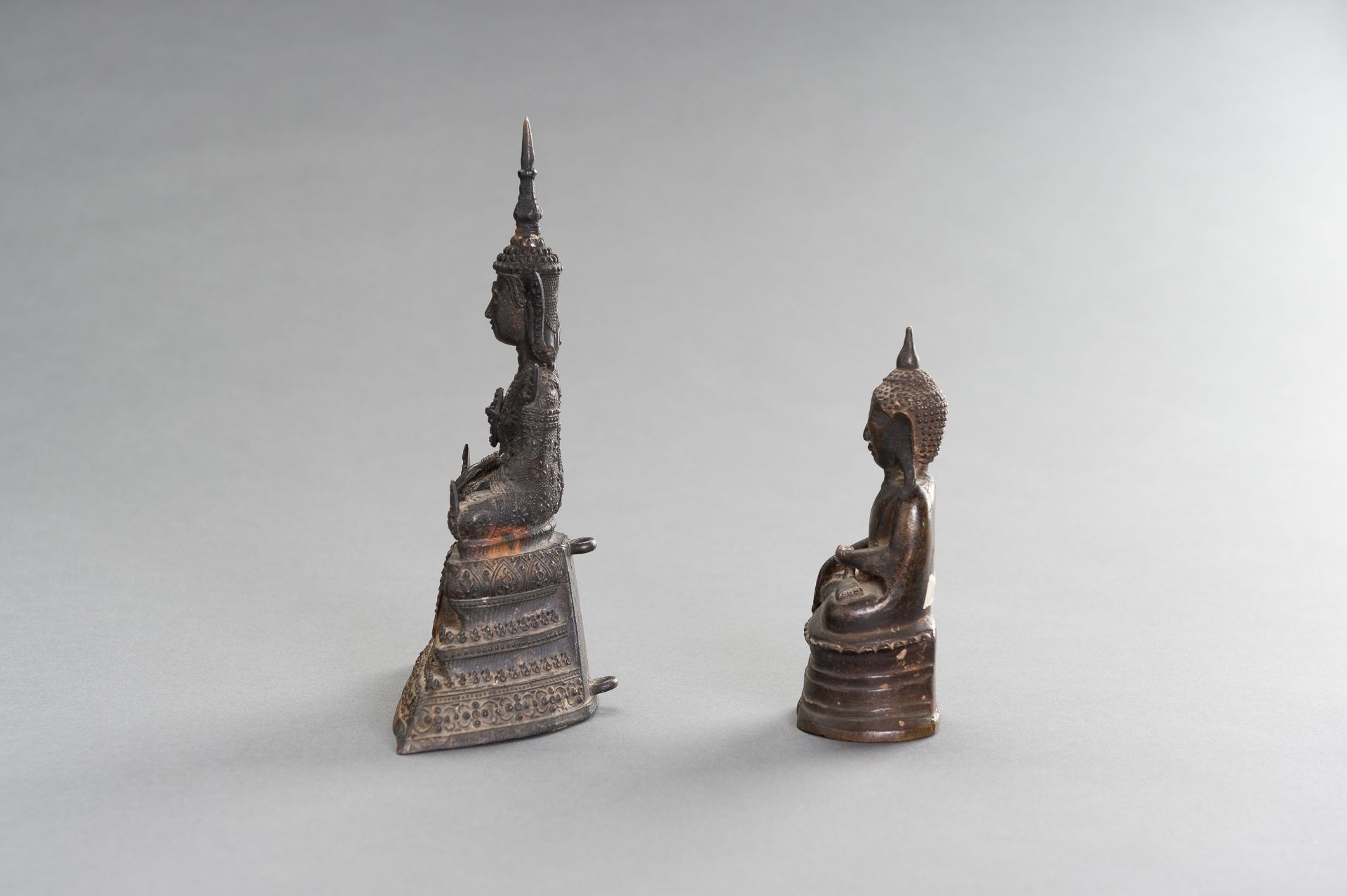 A LOT WITH TWO BRONZE BUDDHA FIGURES, 19TH CENTURY - Image 3 of 7