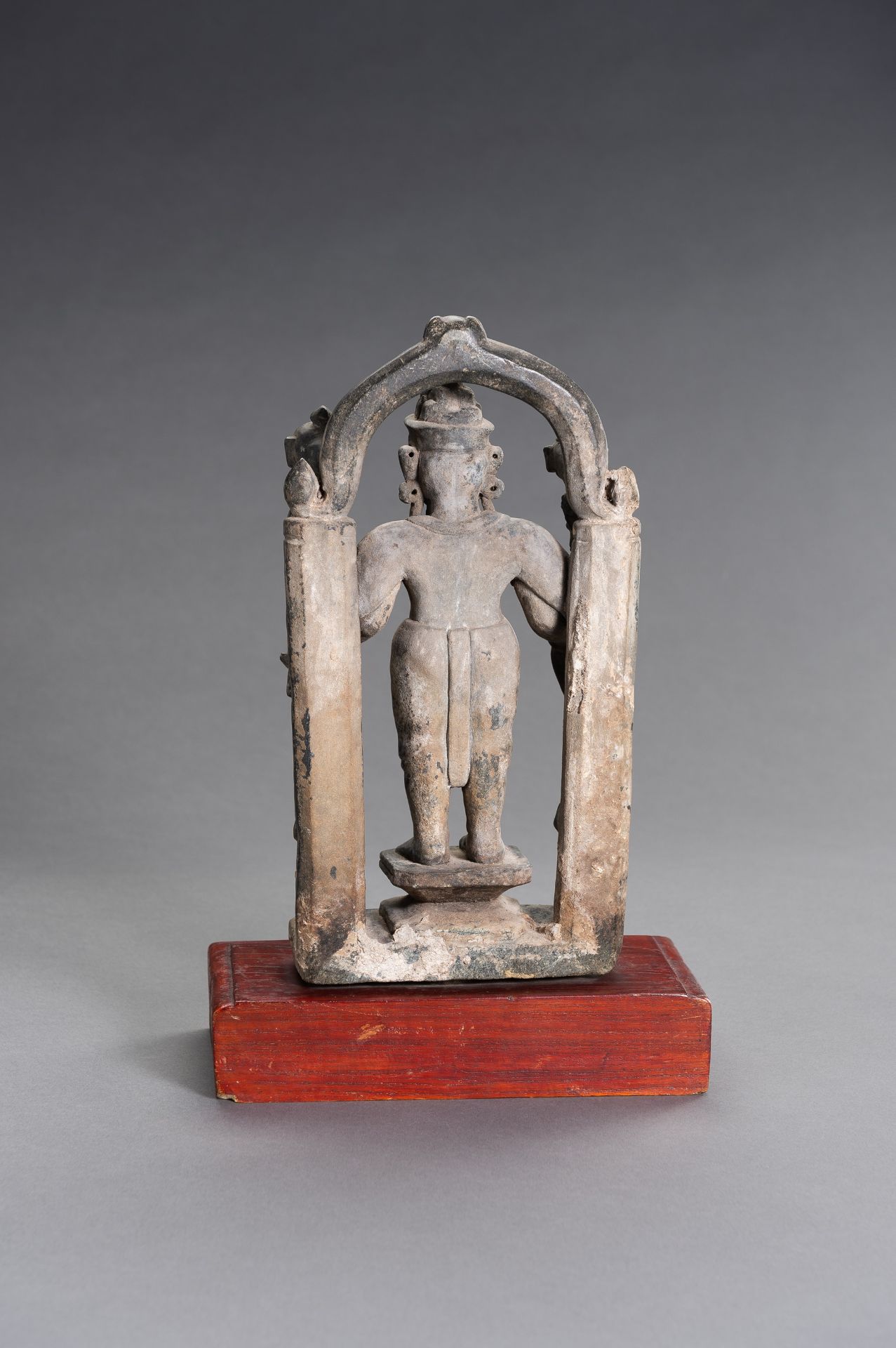 A CHOLA STYLE STONE FIGURE OF VISHNU - Image 7 of 9