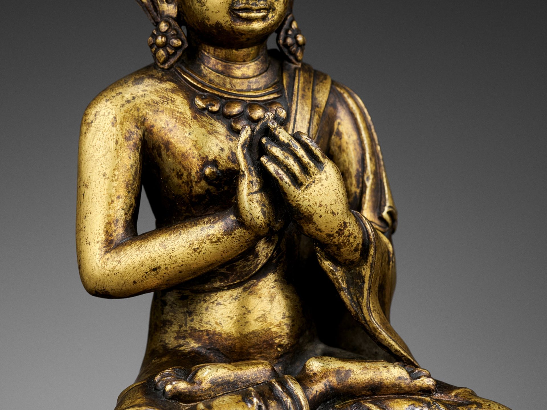 A GILT BRONZE FIGURE OF A CROWNED BUDDHA, DATED 1709 - Image 3 of 13