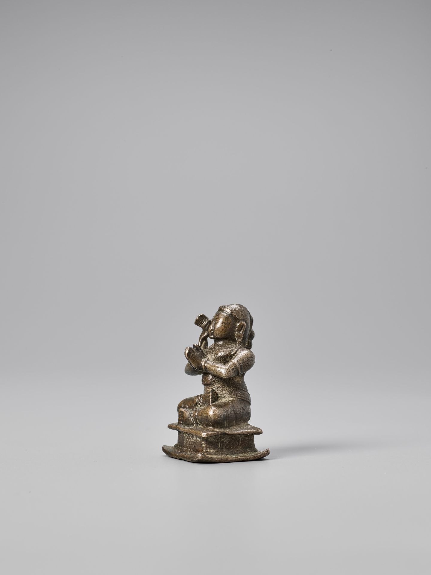 TWO SMALL INDIAN BRONZE FIGURES, 19TH CENTURY - Image 7 of 10