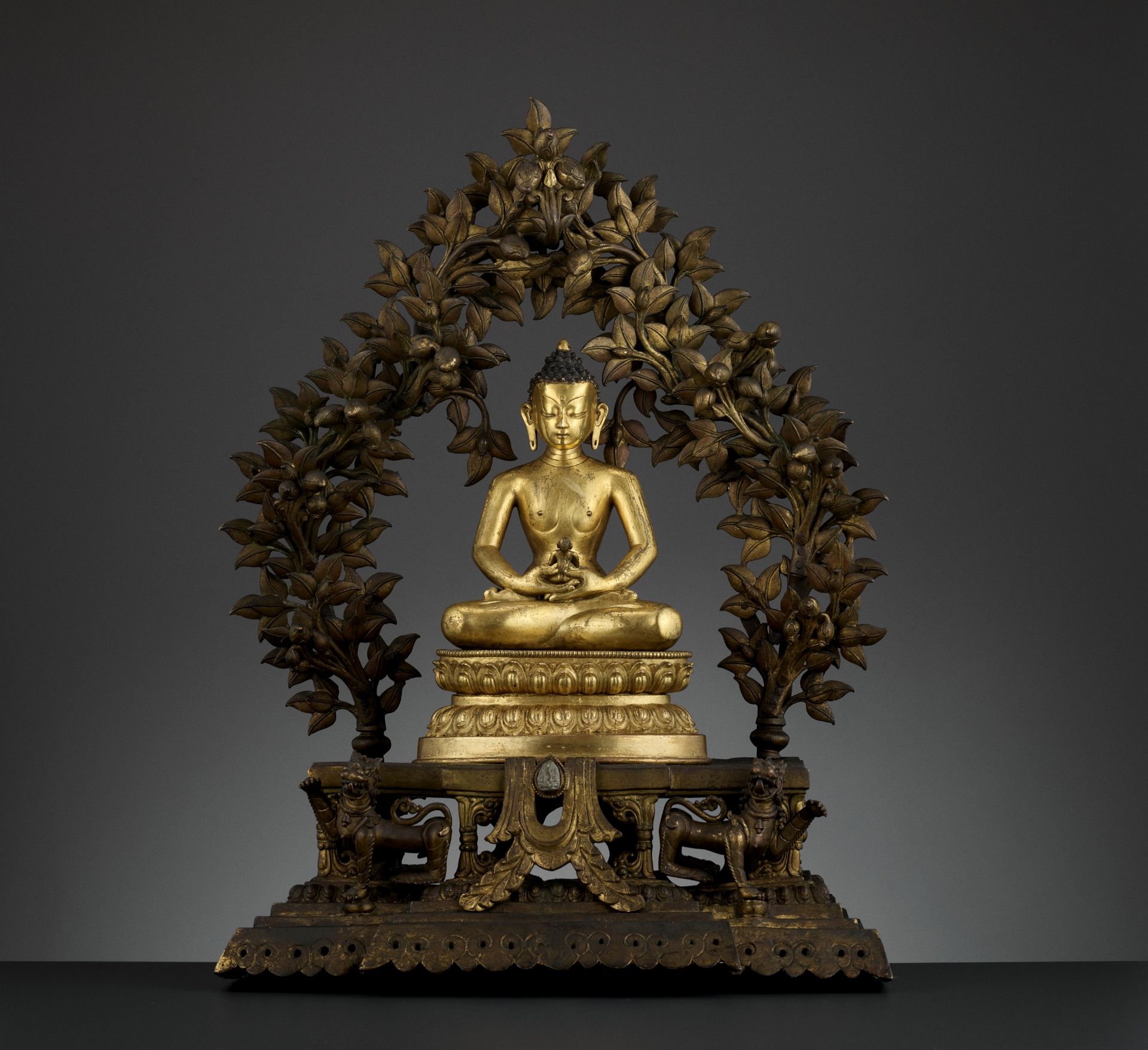 A MONUMENTAL GILT BRONZE SHRINE DEPICTING SAMANTABHADRA AND CONSORT, 17TH - 18TH CENTURY - Image 2 of 18